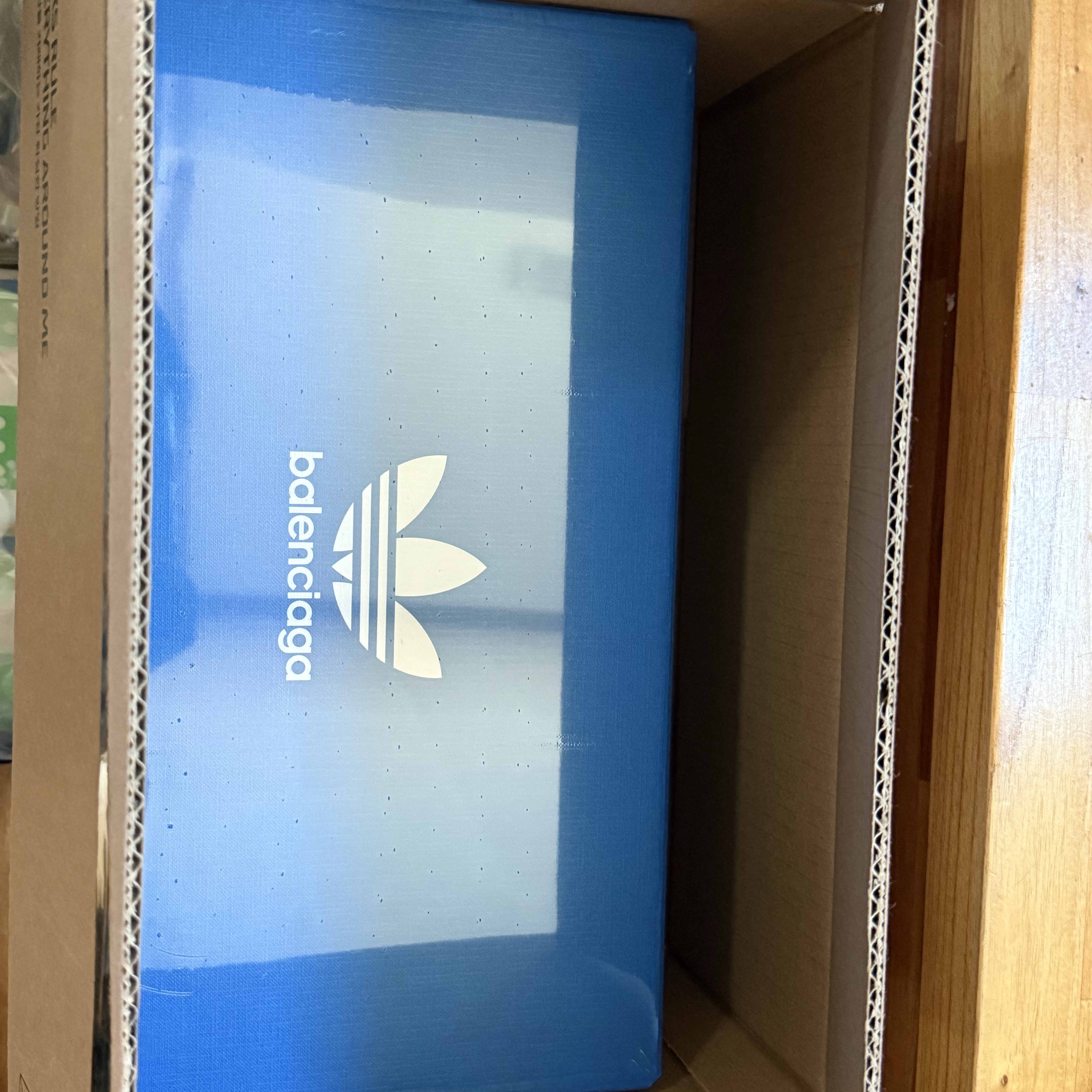 Balenciaga x Adidas Stan Smith Core White Green 착용 스타일 - 4