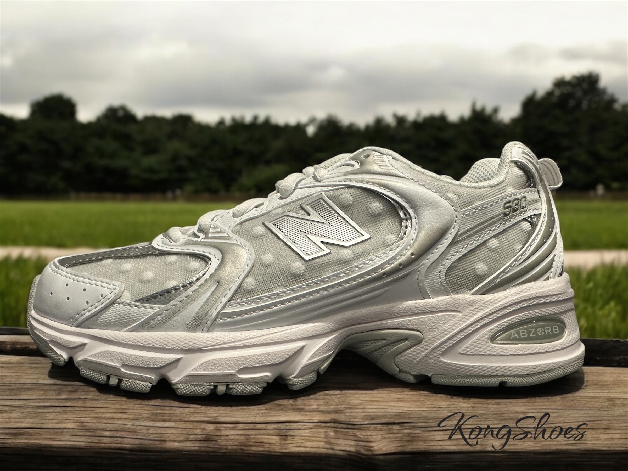 New Balance 530 White Silver Metallic 착용 스타일