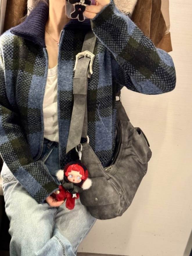 Pop Mart Skullpanda Winter Symphony Series Keyring Rock On (Opened Case) 착용 스타일 - 2