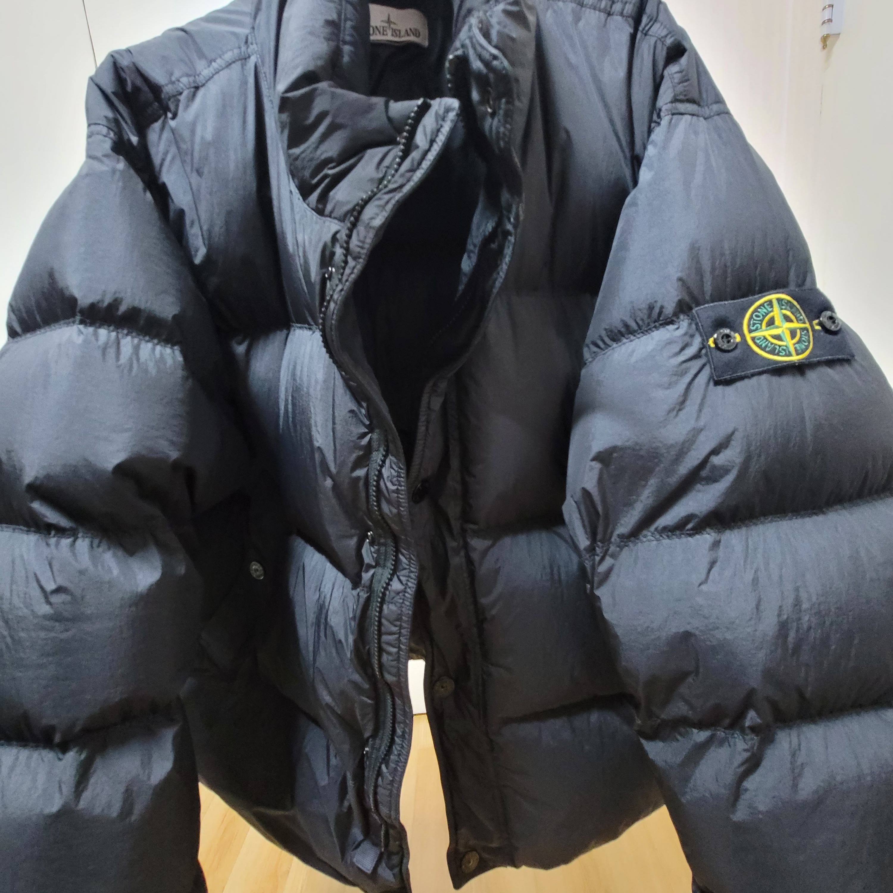 Stone Island 4100010 Crinkle Reps NY Recycled Nylon Down Jacket with Wind Resistant Black - 25FW 착용 스타일