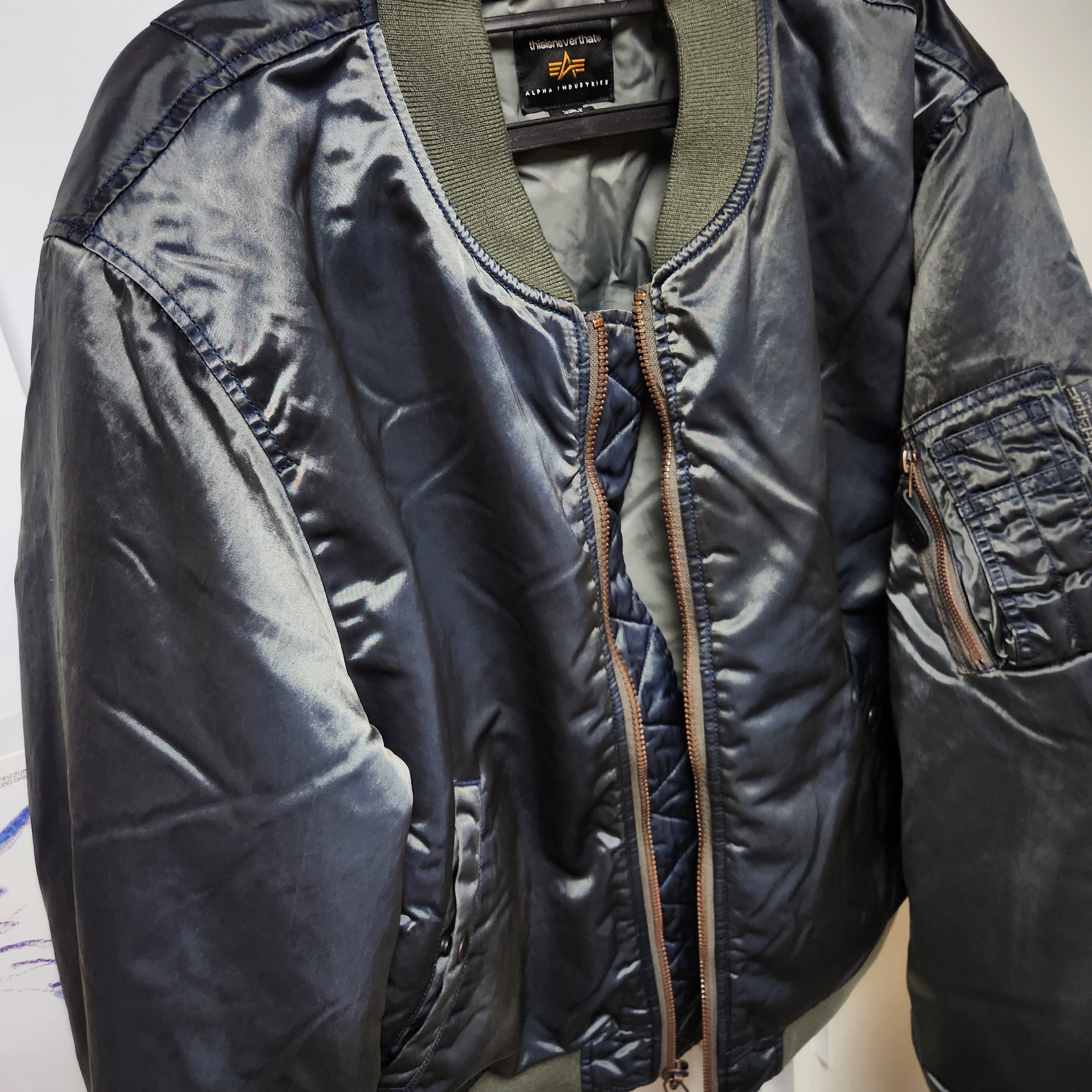 Thisisneverthat x Alpha Industries MA-1 Jacket Gunmetal, ALPHA INDUSTRIES MA-1 Flight Jacket Sage 착용 스타일 - 1