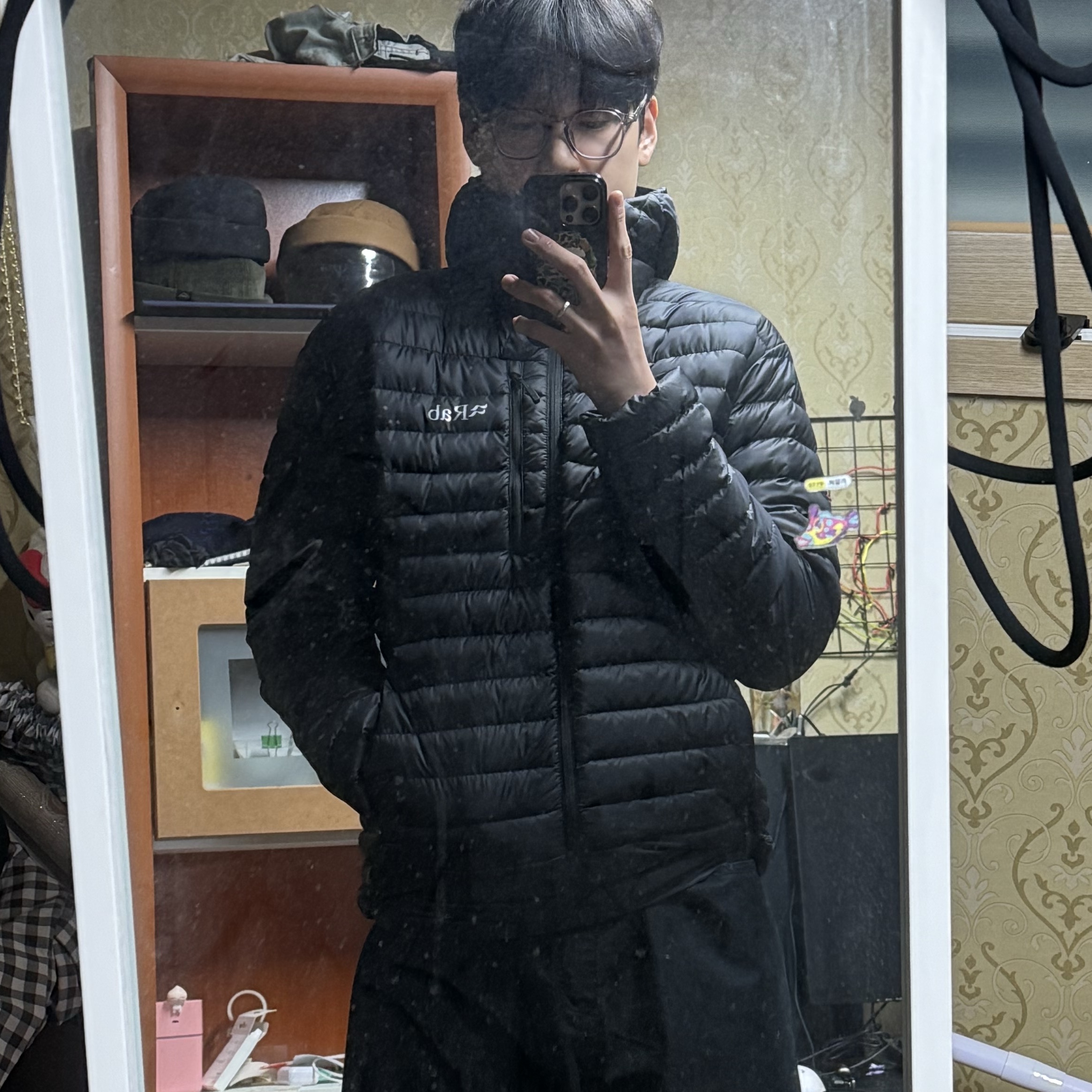 Rab Microlight Alpine Jacket Black 착용 스타일