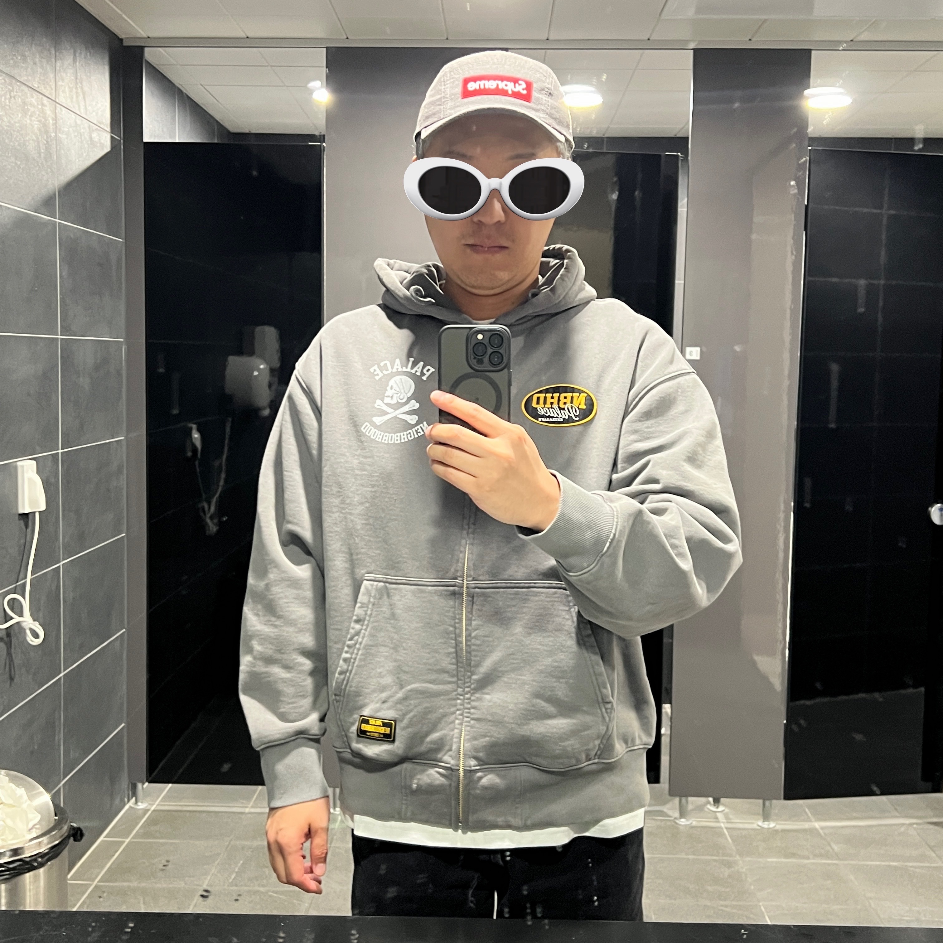 Palace x Neighborhood Skull Zip Hood Charcoal Tif - 25FW 착용 스타일