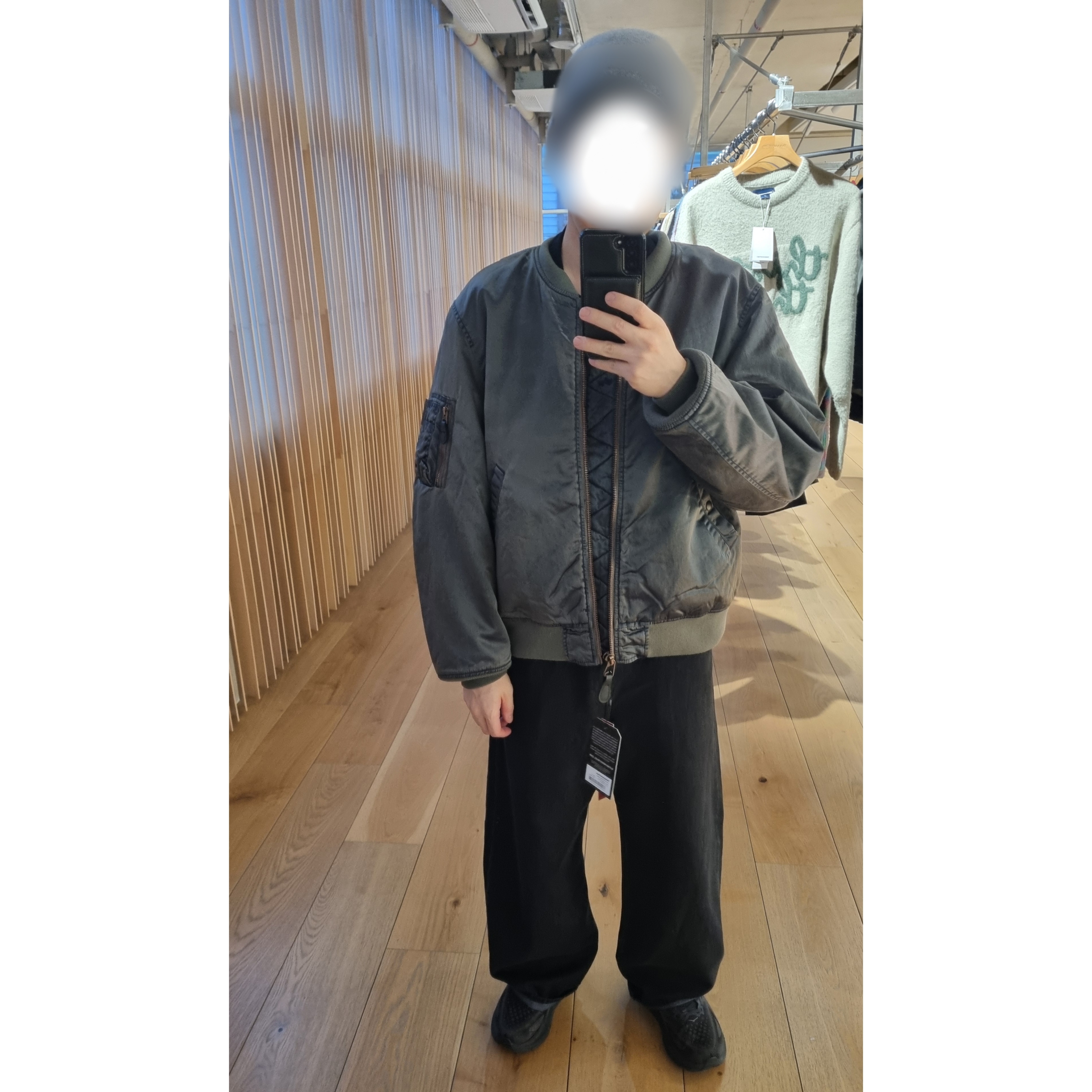 Hoka Clifton 9 Black - Wide, Thisisneverthat x Alpha Industries MA-1 Jacket Gunmetal 착용 스타일 - 1