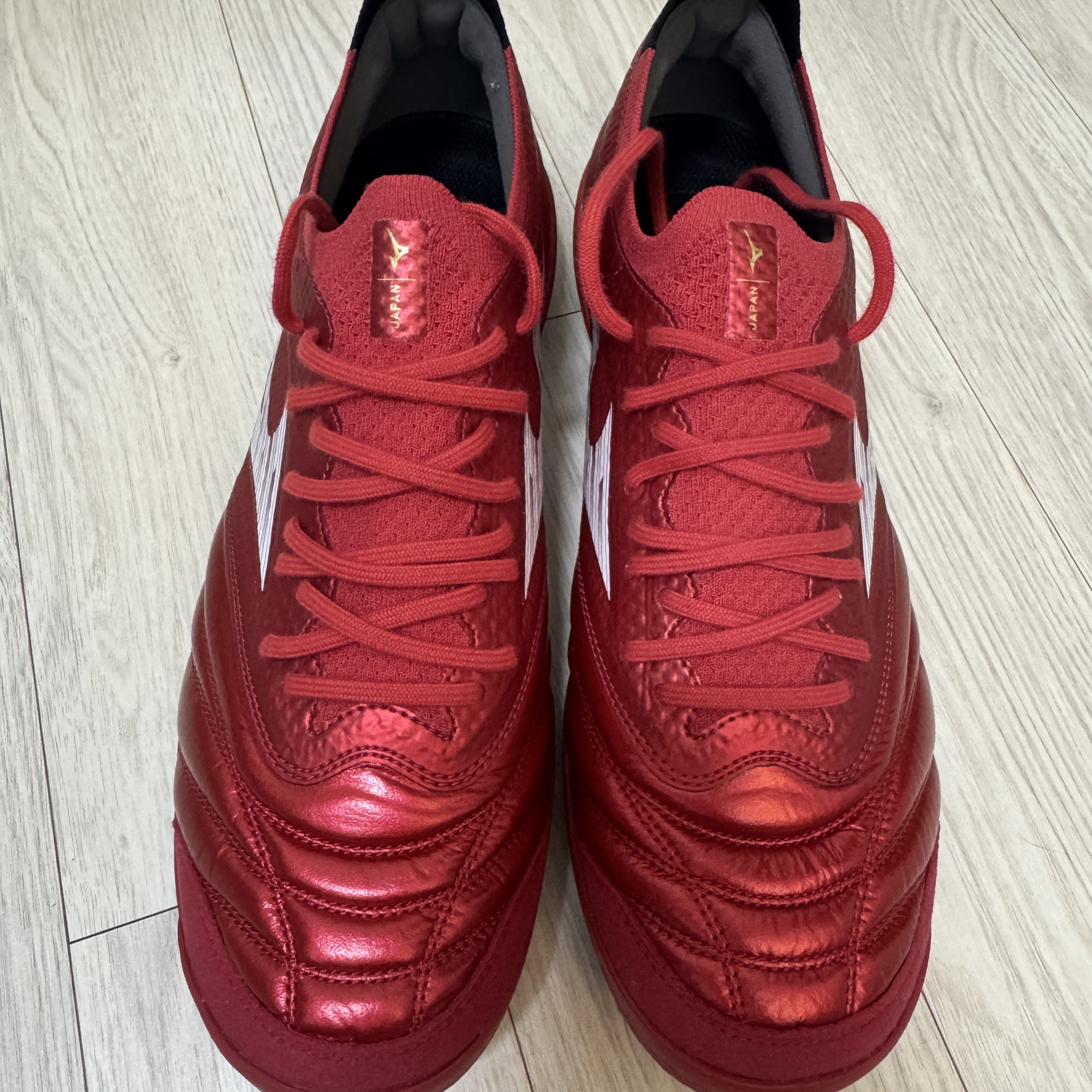 Mizuno Morelia Neo Sala B Japan TF 40th Anniversary Red White 착용 스타일 - 2