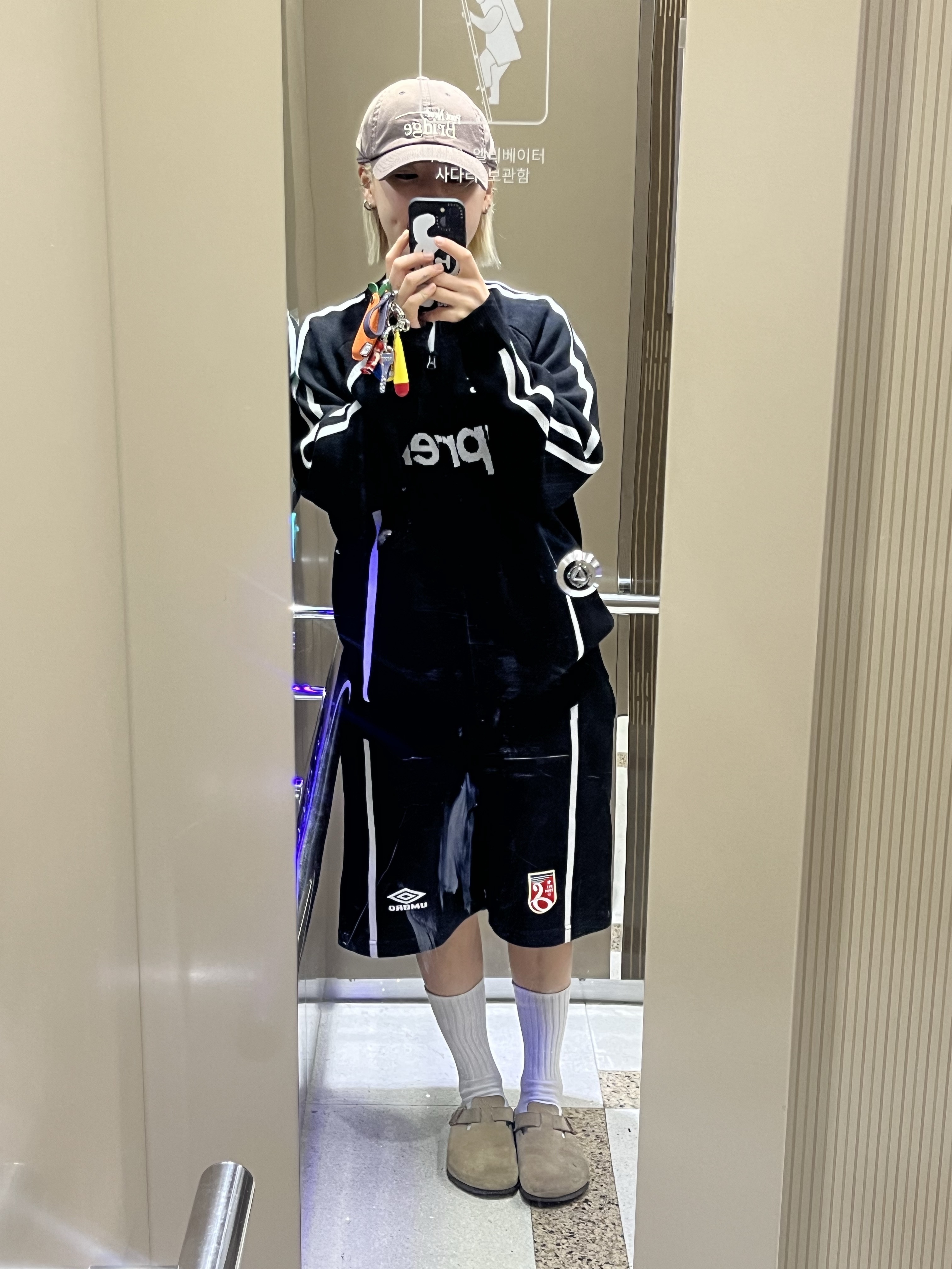 Supreme x Umbro Zip Up Sweater Black - 25SS, Supreme x Umbro Knit Soccer Shorts Black - 25SS 착용 스타일