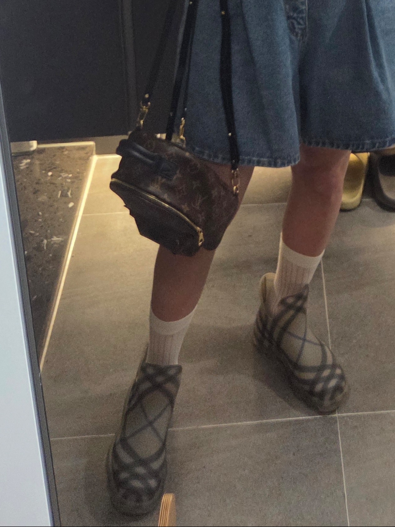 Burberry Marsh Check Ankle Boots Green 착용 스타일 - 2