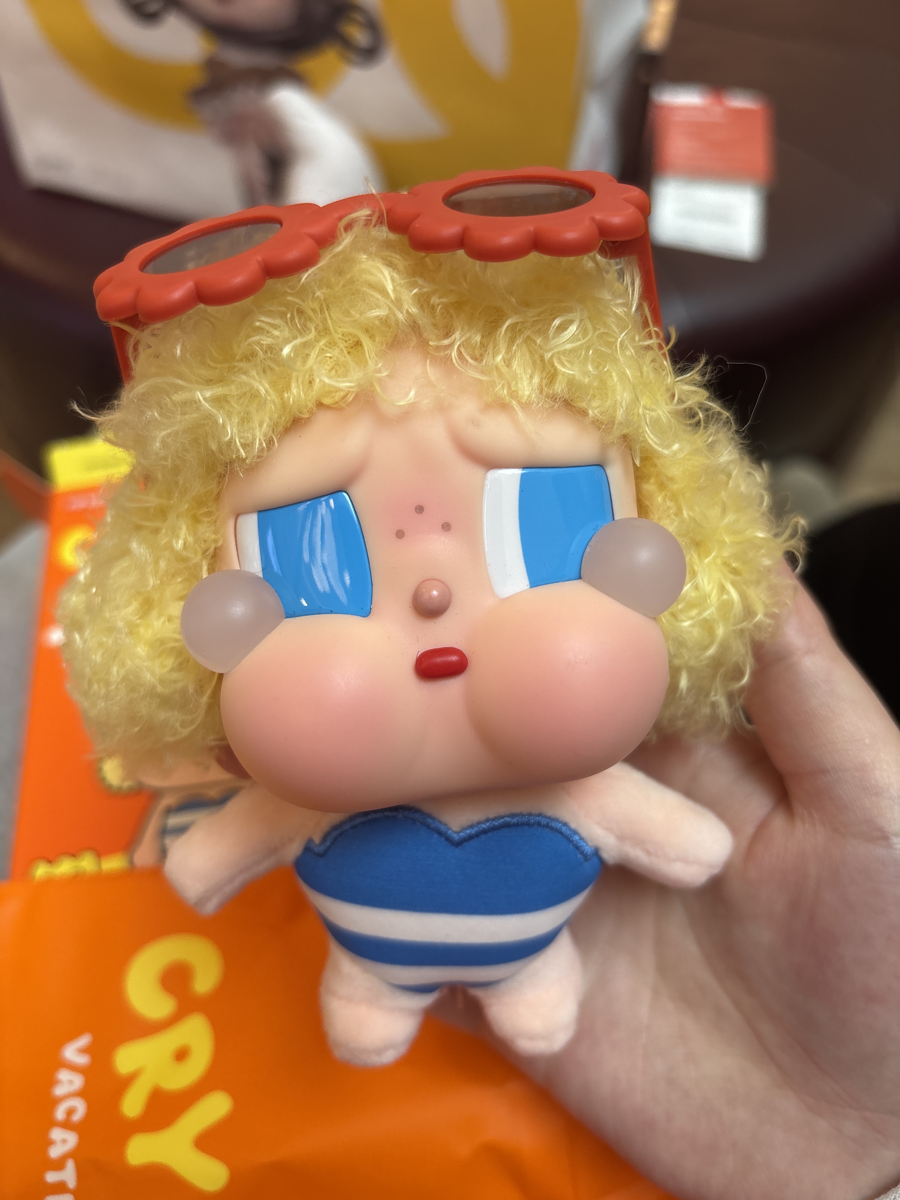 Pop Mart Crybaby Vacation Mode On Series Vinyl Plush Pendant Sealed Case (6 Blind Boxes) 착용 스타일 - 1