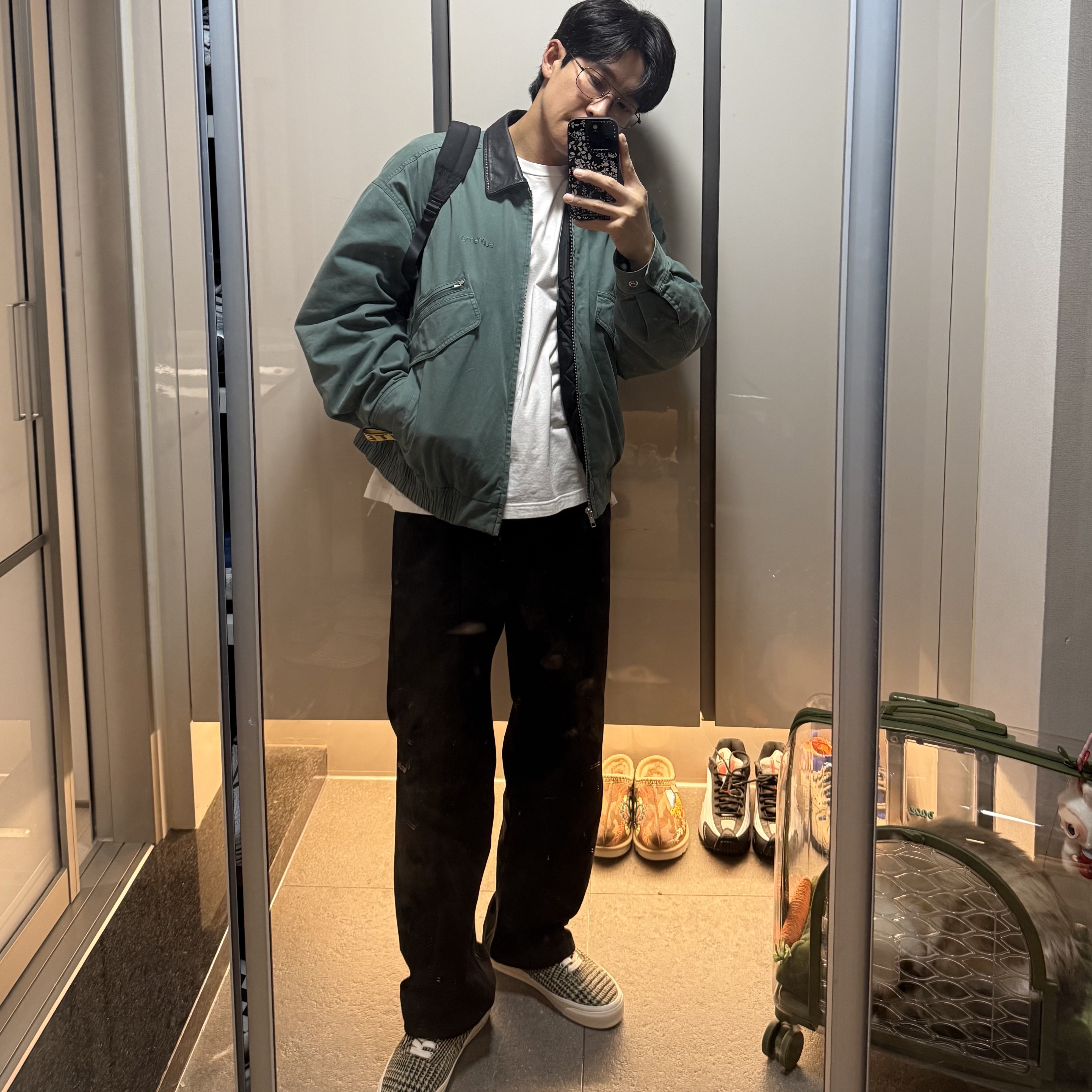 Supreme Leather Collar Utility Jacket Green - 23FW, Vans Harris Tweed Premium Authentic Black White 착용 스타일