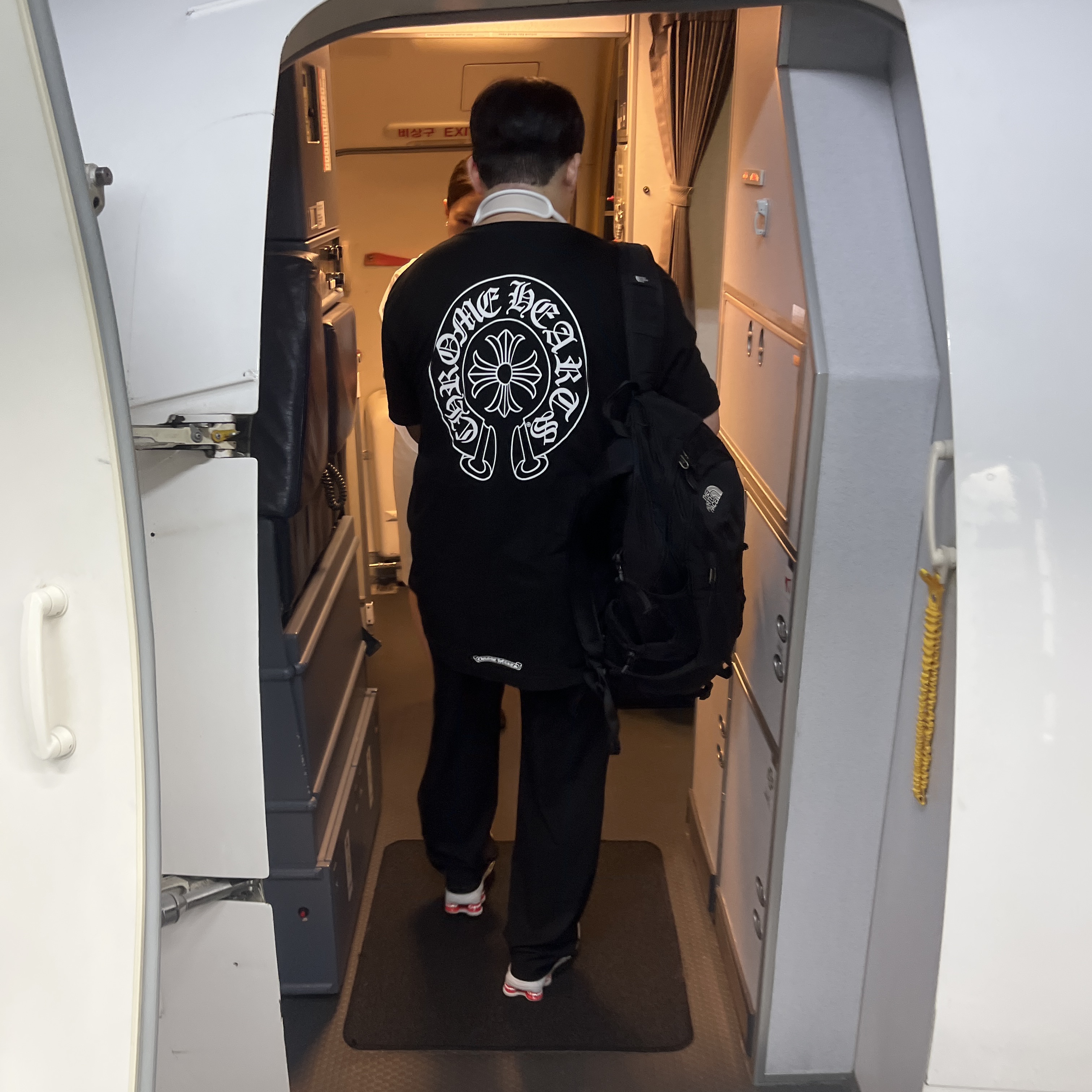 Nike x Supreme Shox Ride 2 SP White, Chrome Hearts Horseshoe Logo Pocket T-Shirt Black 착용 스타일