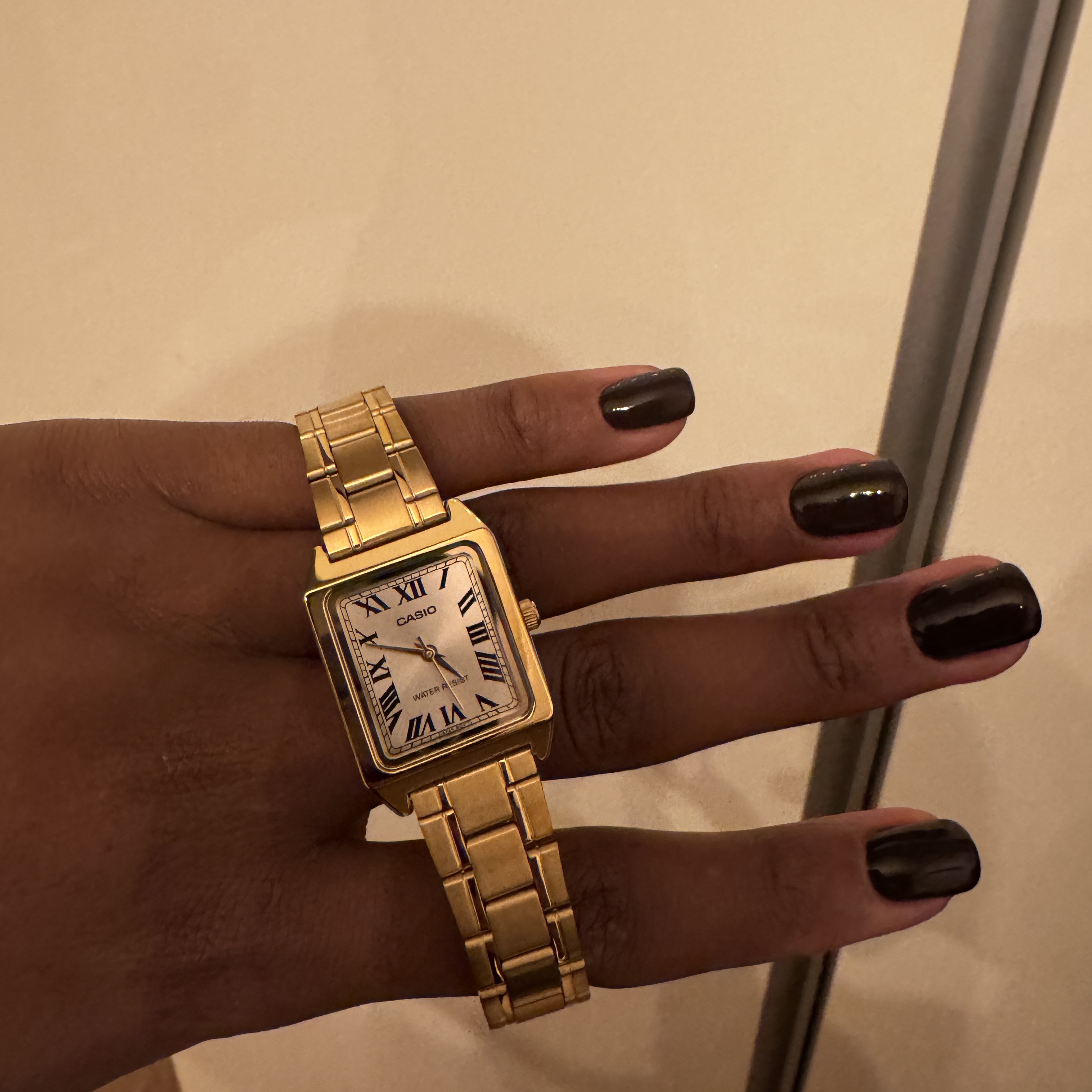 Casio LTP-V007G-9B 착용 스타일