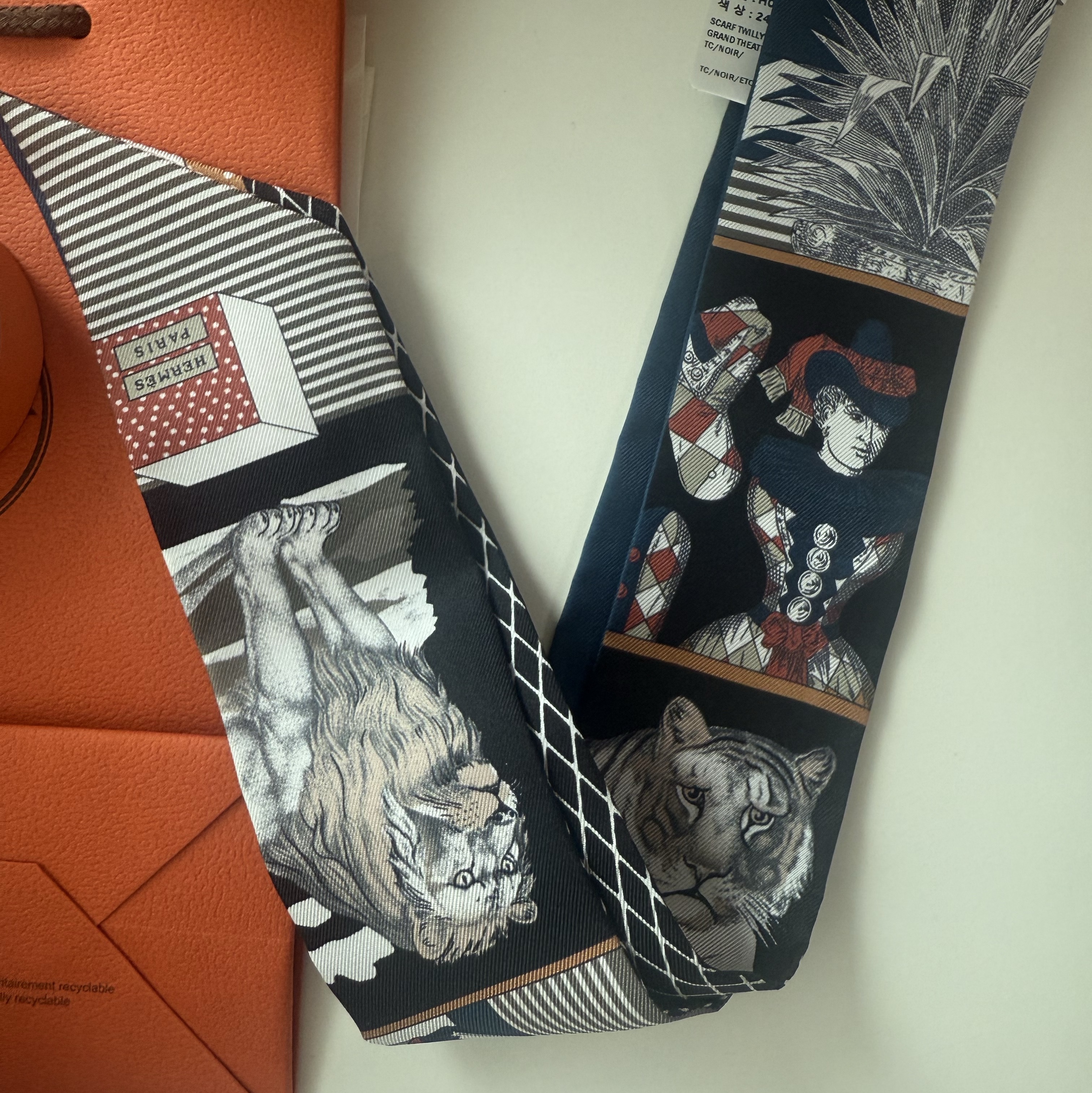 (W) Hermes Grand Theatre Nouveau Twilly Noir Etoupe Terracotta 착용 스타일