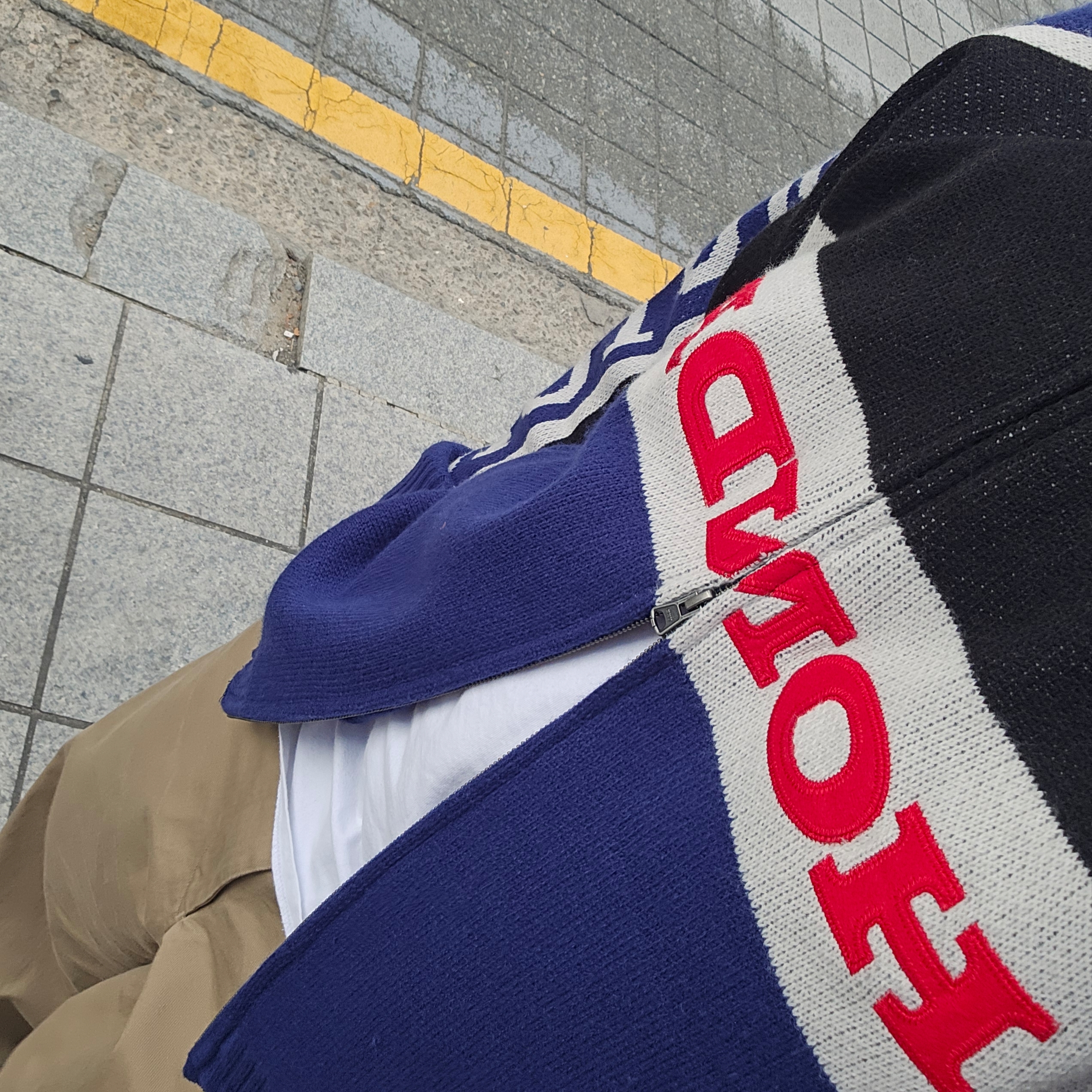 Honda Big Logo Knit Zip-up Blue, Salomon XT-6 ADV Black 착용 스타일 - 1