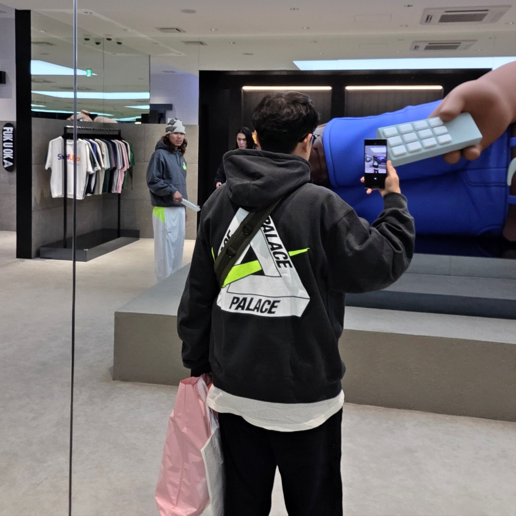 Palace x Nike Tri Swoosh Hood Black - 25FW, Uniqlo x Needles Fleece Wide Pants Black - KR 착용 스타일 - 3