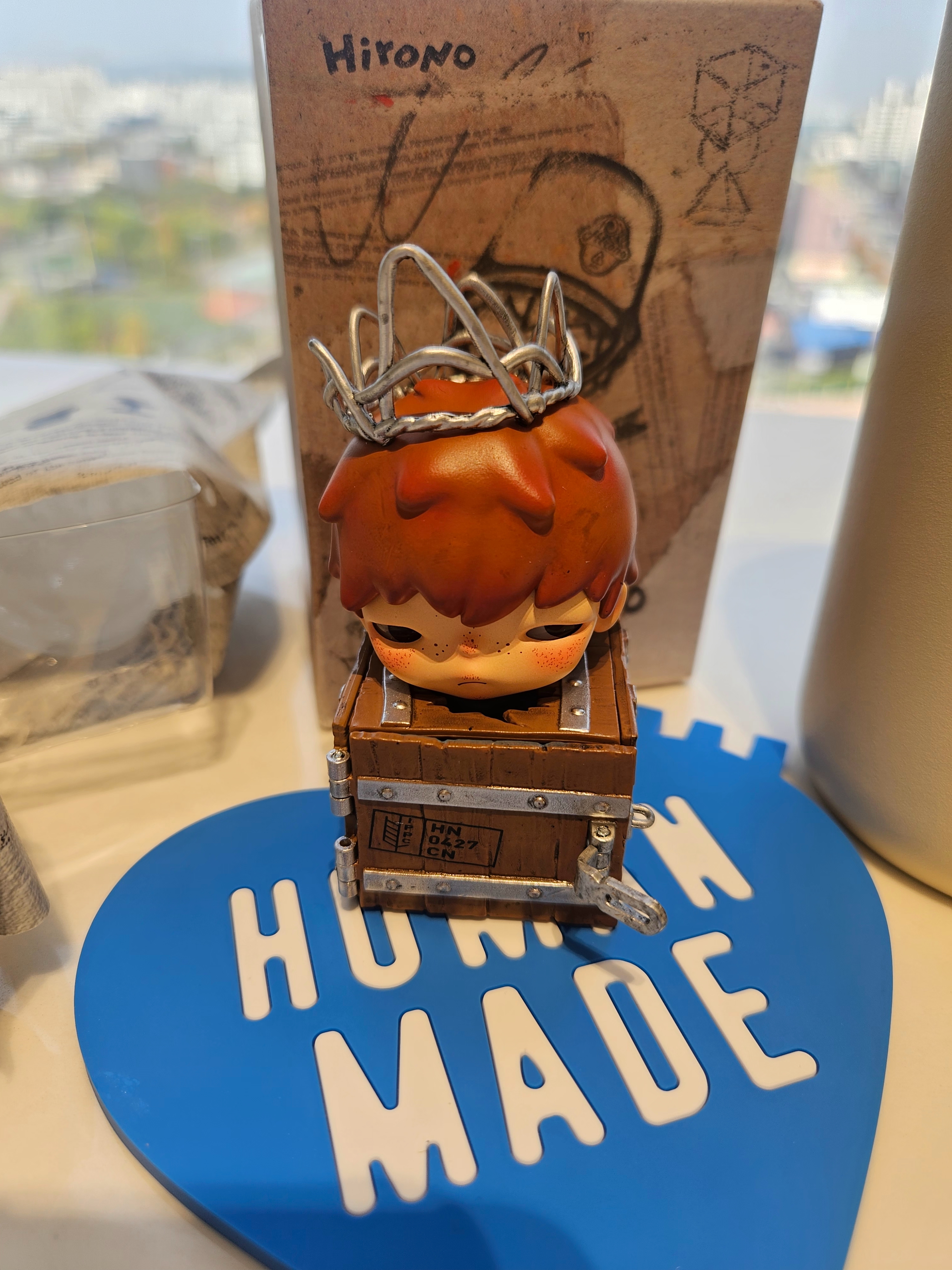 Pop Mart Hirono Echo Series Figures Sealed Case (1 Blind Box), Human Made x Blue Bottle Coffee Day Off Tumbler White 착용 스타일 - 6