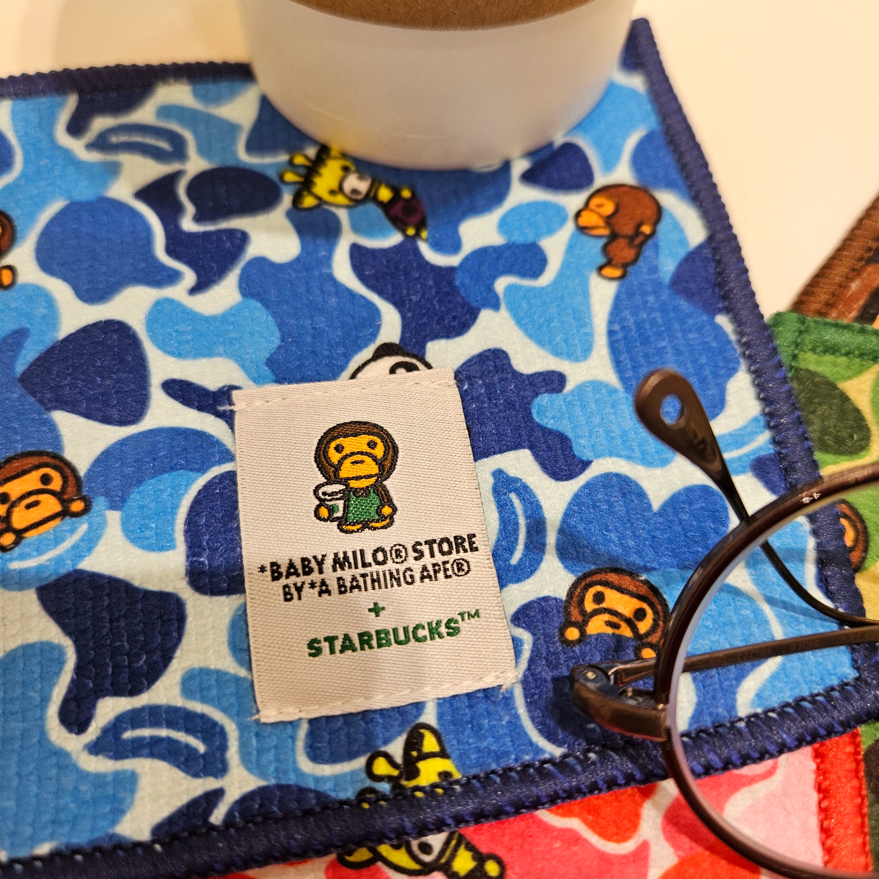 Starbucks x BAPE Baby Milo Coaster Pink Green (Set of 4) 착용 스타일 - 1