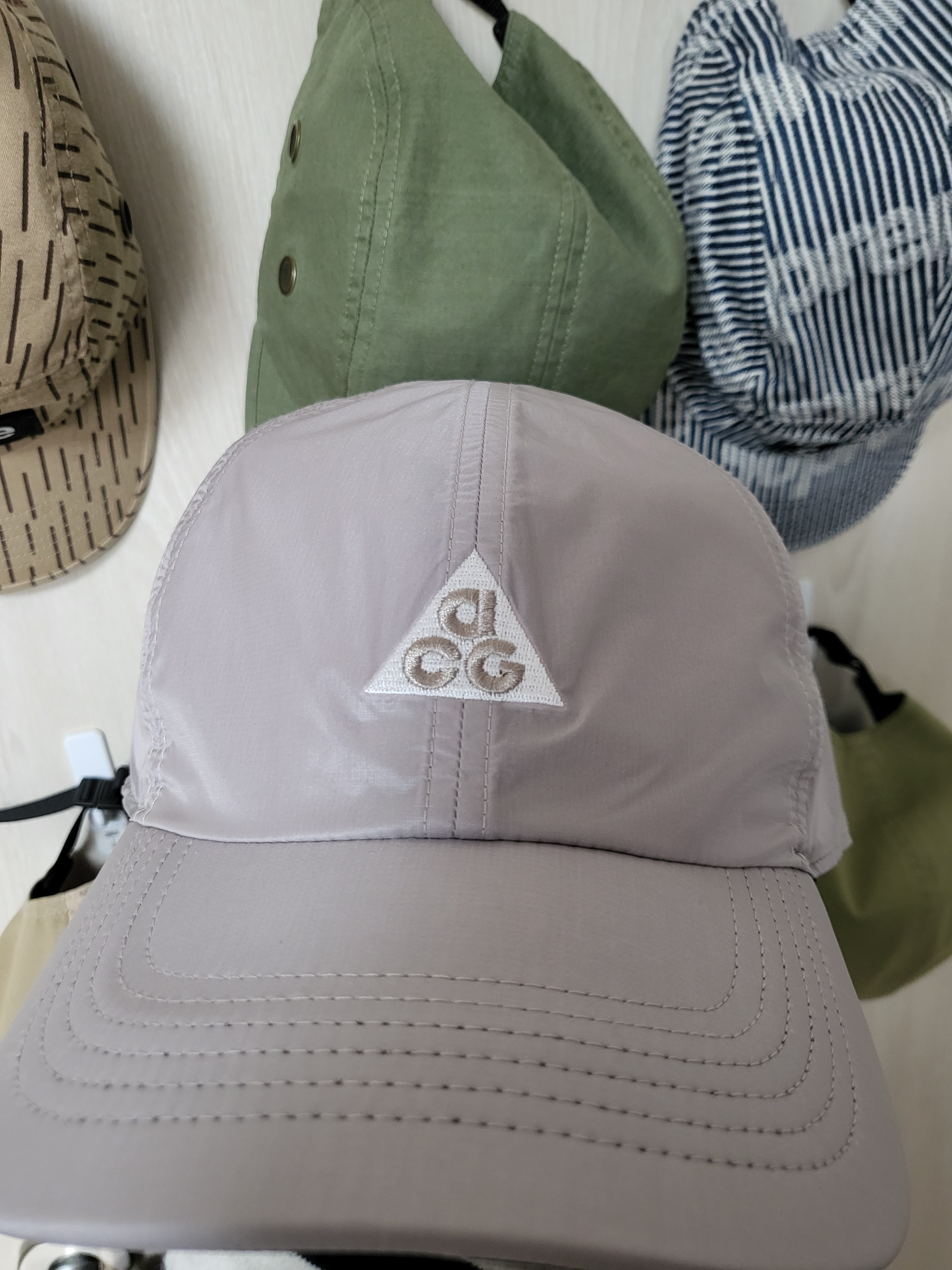 Nike ACG Dri-Fit Club Trail Cap College Grey 착용 스타일