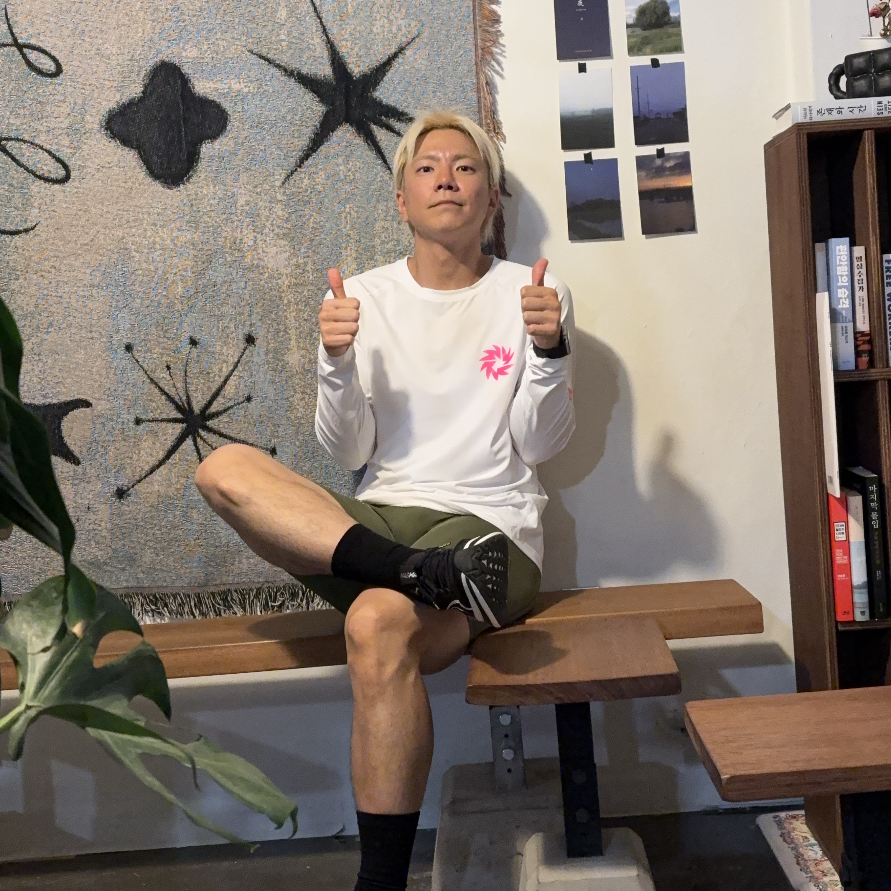 [KREAM 단독] runwhither Half Tights Khaki 착용 스타일 - 2