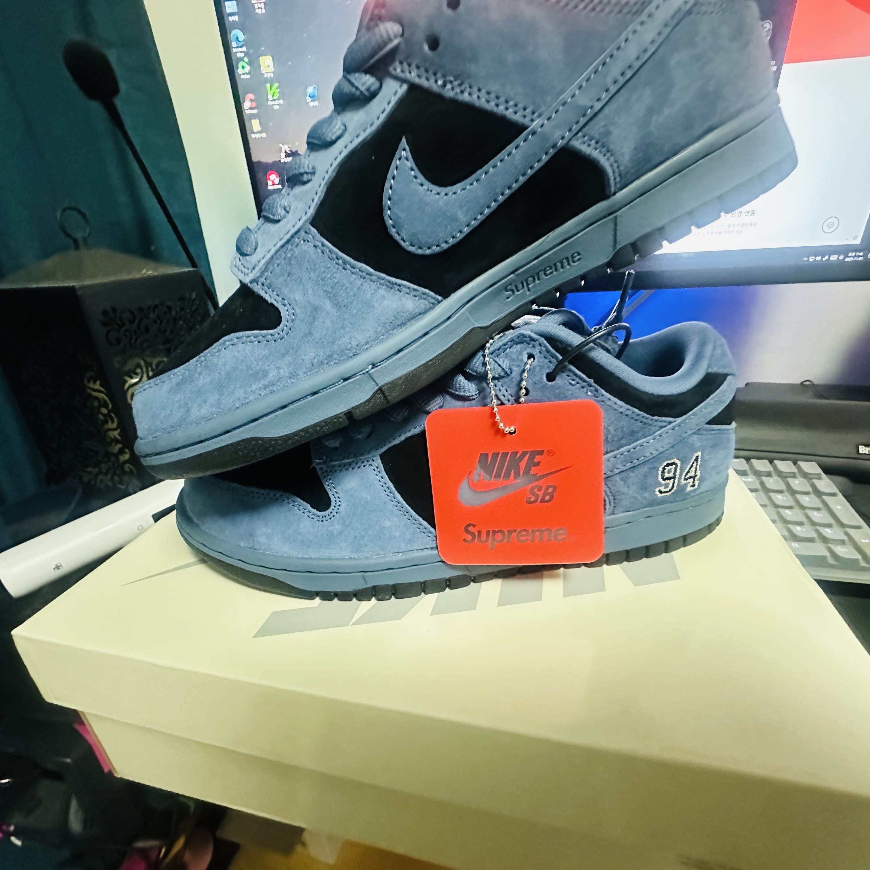 Nike x Supreme SB Dunk Low Ocean Fog 착용 스타일
