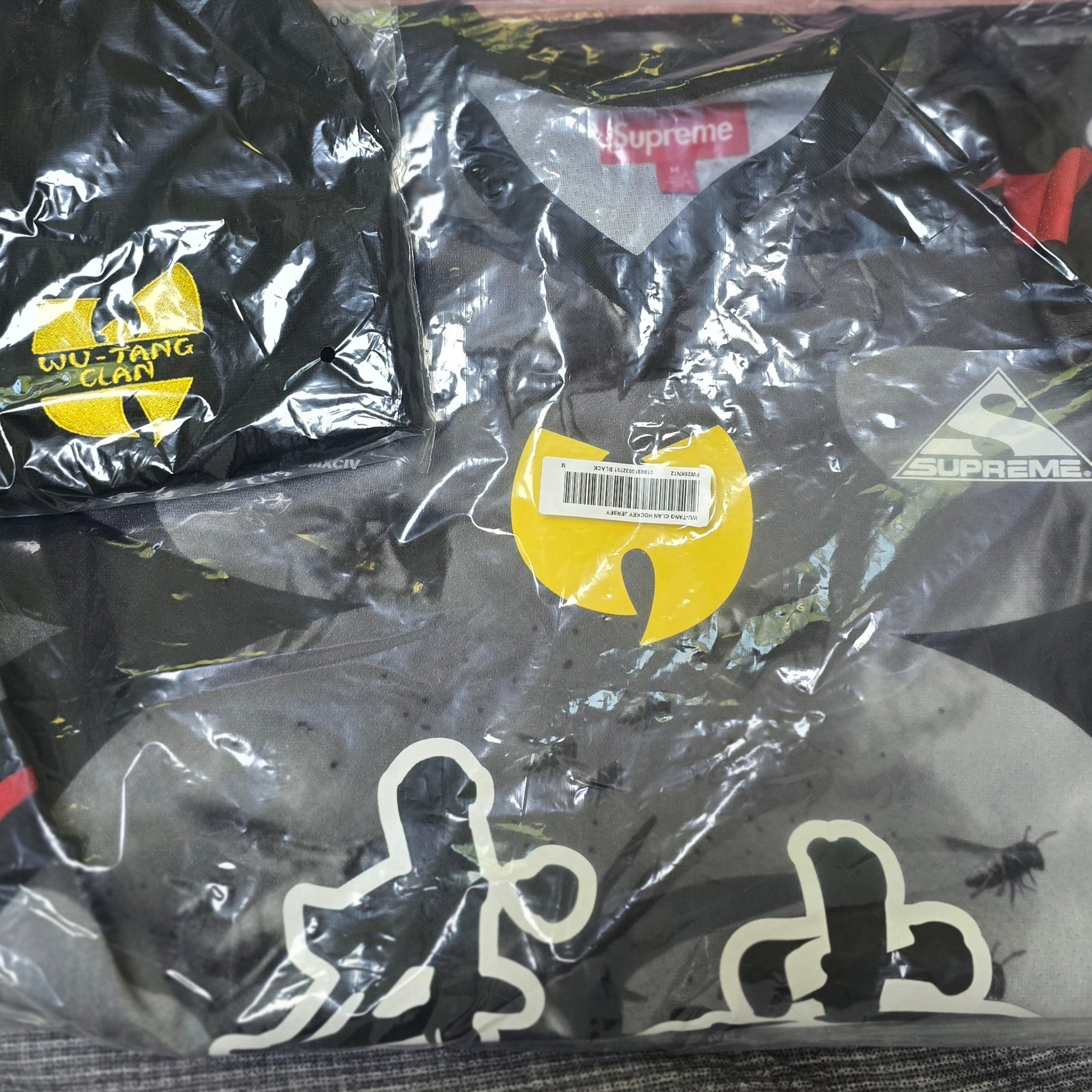 Supreme x Wu-Tang Clan Hockey Jersey Black - 25FW, Supreme x Wu-Tang Clan Beanie Black - 25FW 착용 스타일