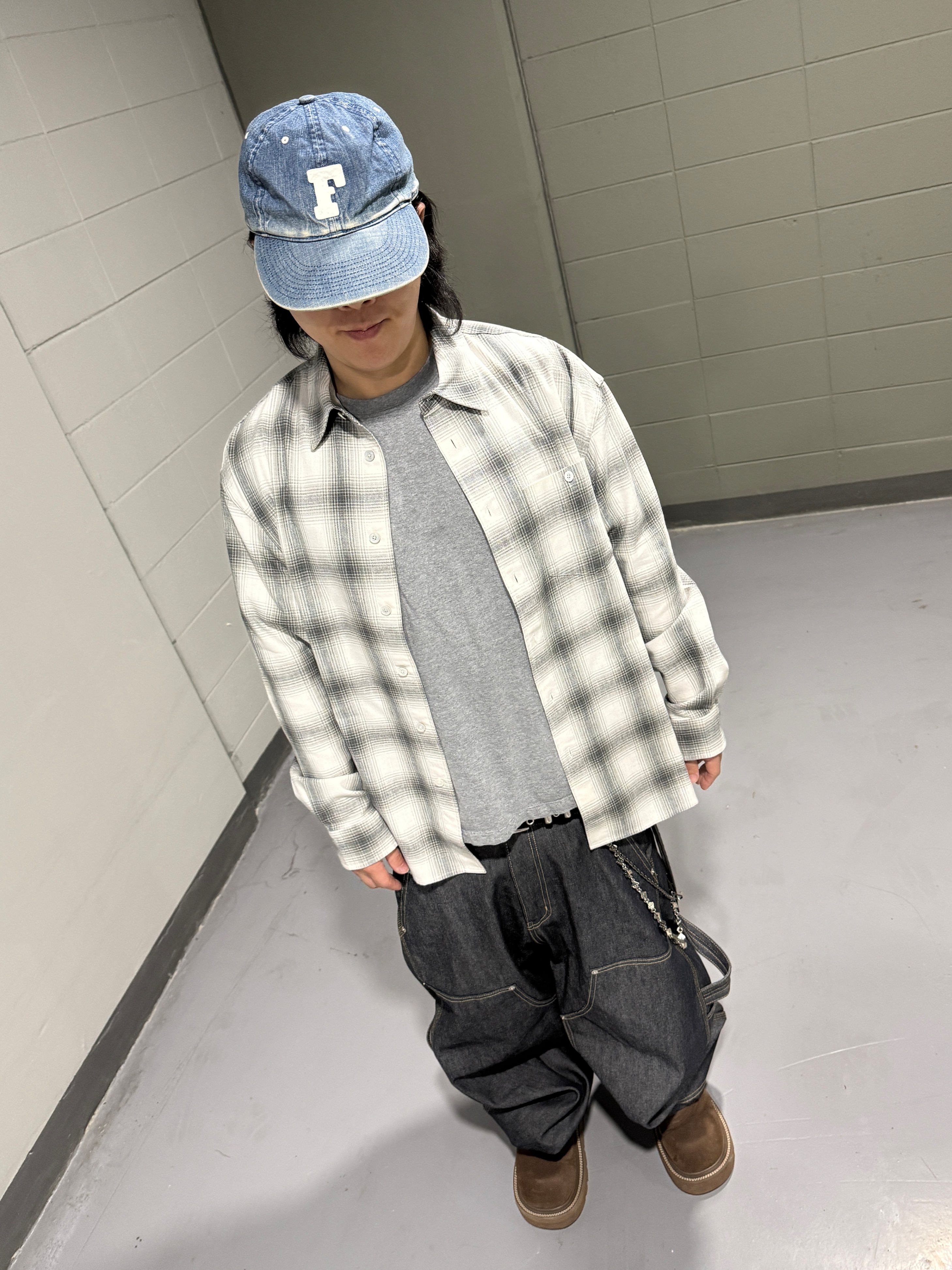 GRAILZ x KOIN SEOUL Carpenter Raw Denim Pants Indigo, Kamien x MJD Double Hole Belt Black Shearling Calfskin 착용 스타일 - 5