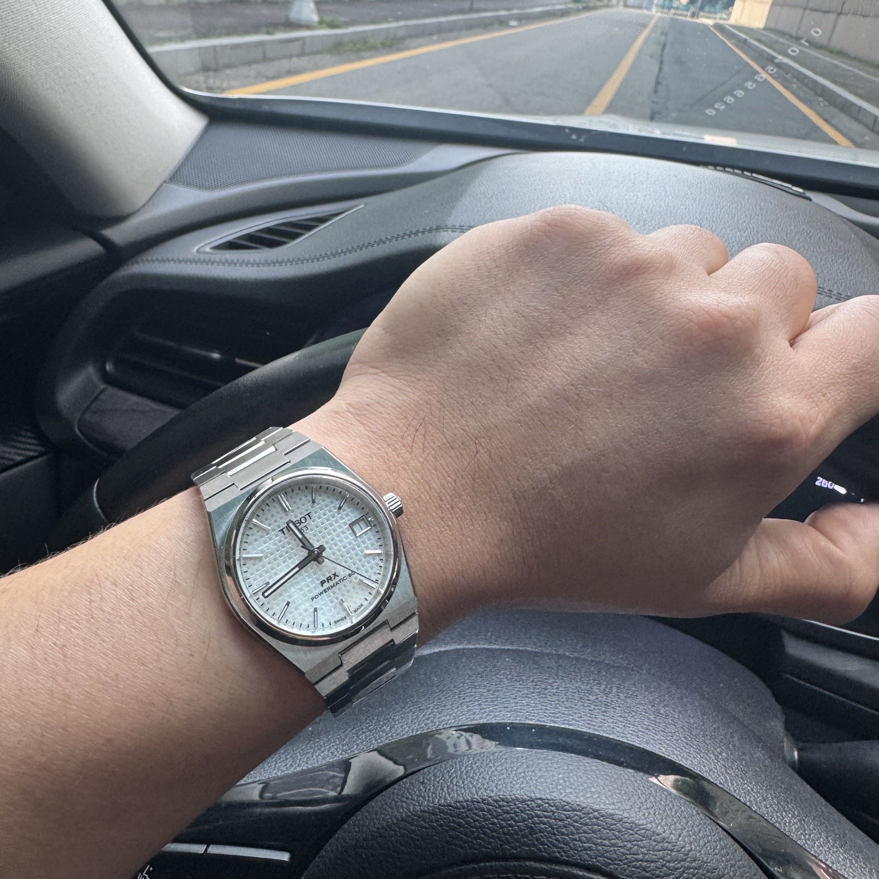 Tissot PRX Powermatic 80 35mm Steel Mother of Pearl 착용 스타일