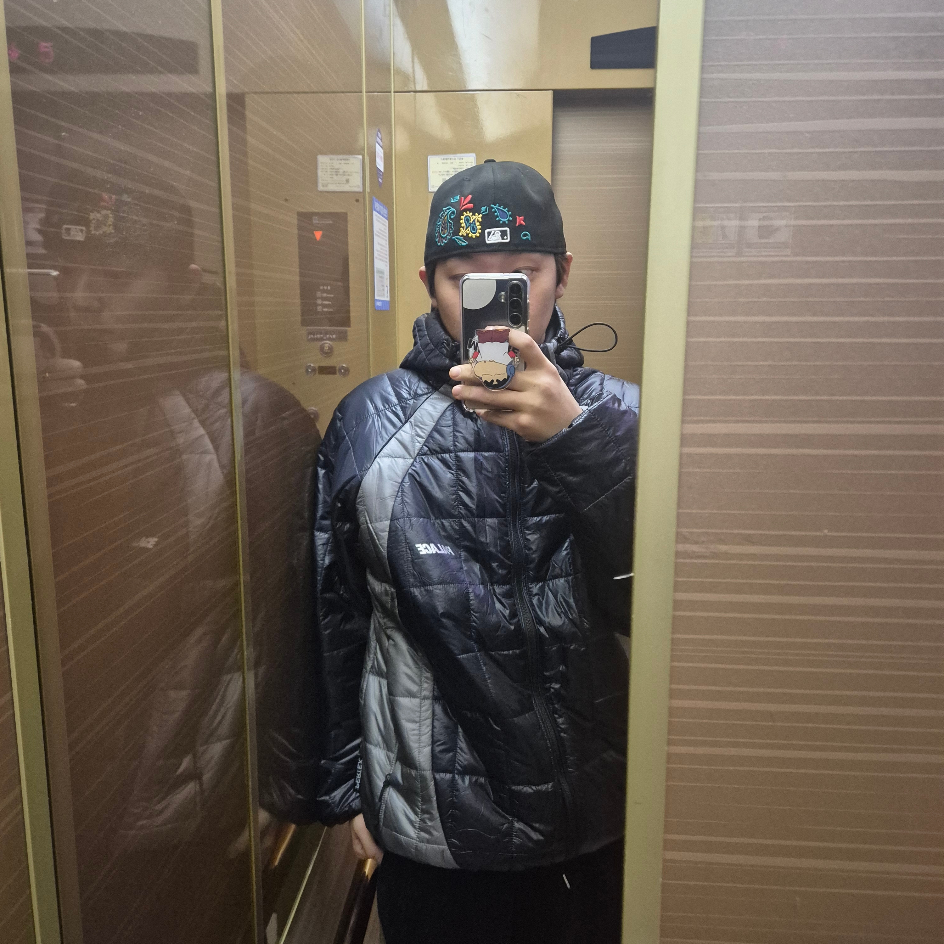 Palace Pertex Net Plus Microlite Jacket Black Carbon - 25FW 착용 스타일