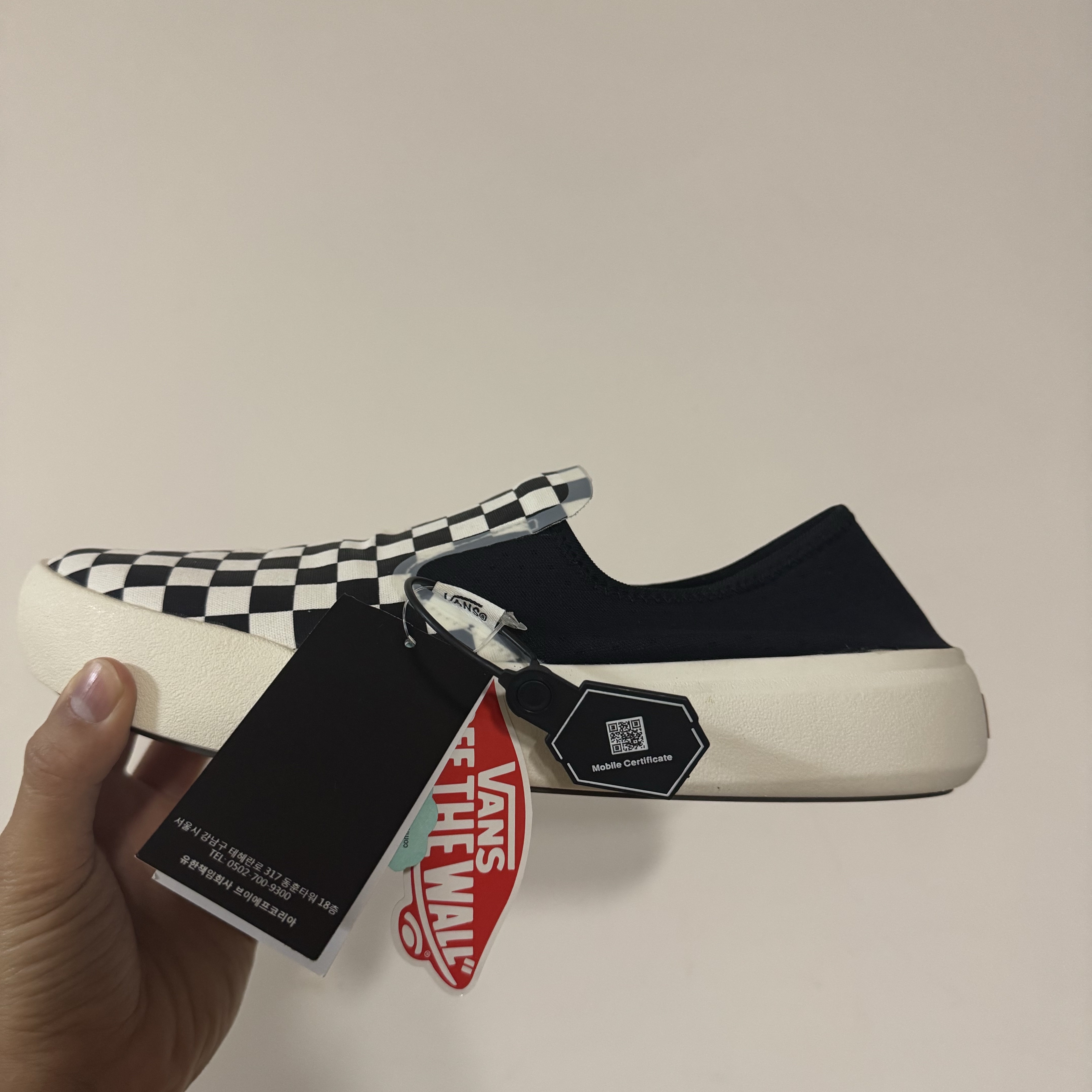 Vans Checkerboard Comfycush One Black 착용 스타일 - 3