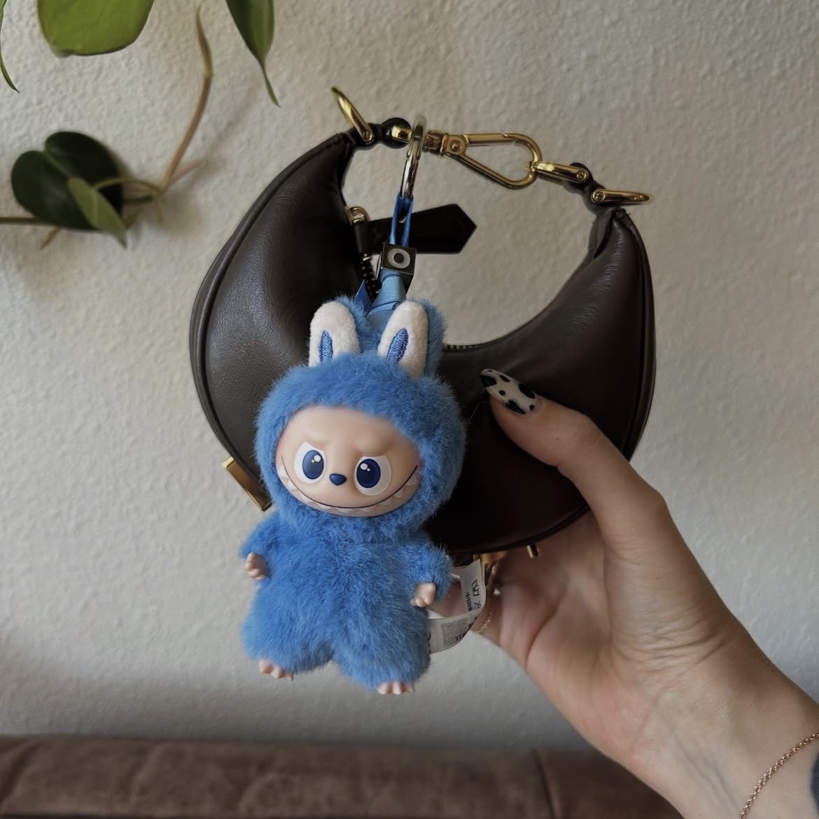 Pop Mart Labubu The Monsters Pin For Love Series Vinyl Plush Pendant (N-Z) O (Opened Case) 착용 스타일