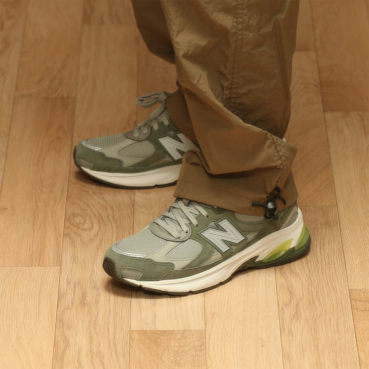 New Balance x WTAPS Abzorb 2010 Wrought Iron Agave Green - D Standard 착용 스타일 - 5