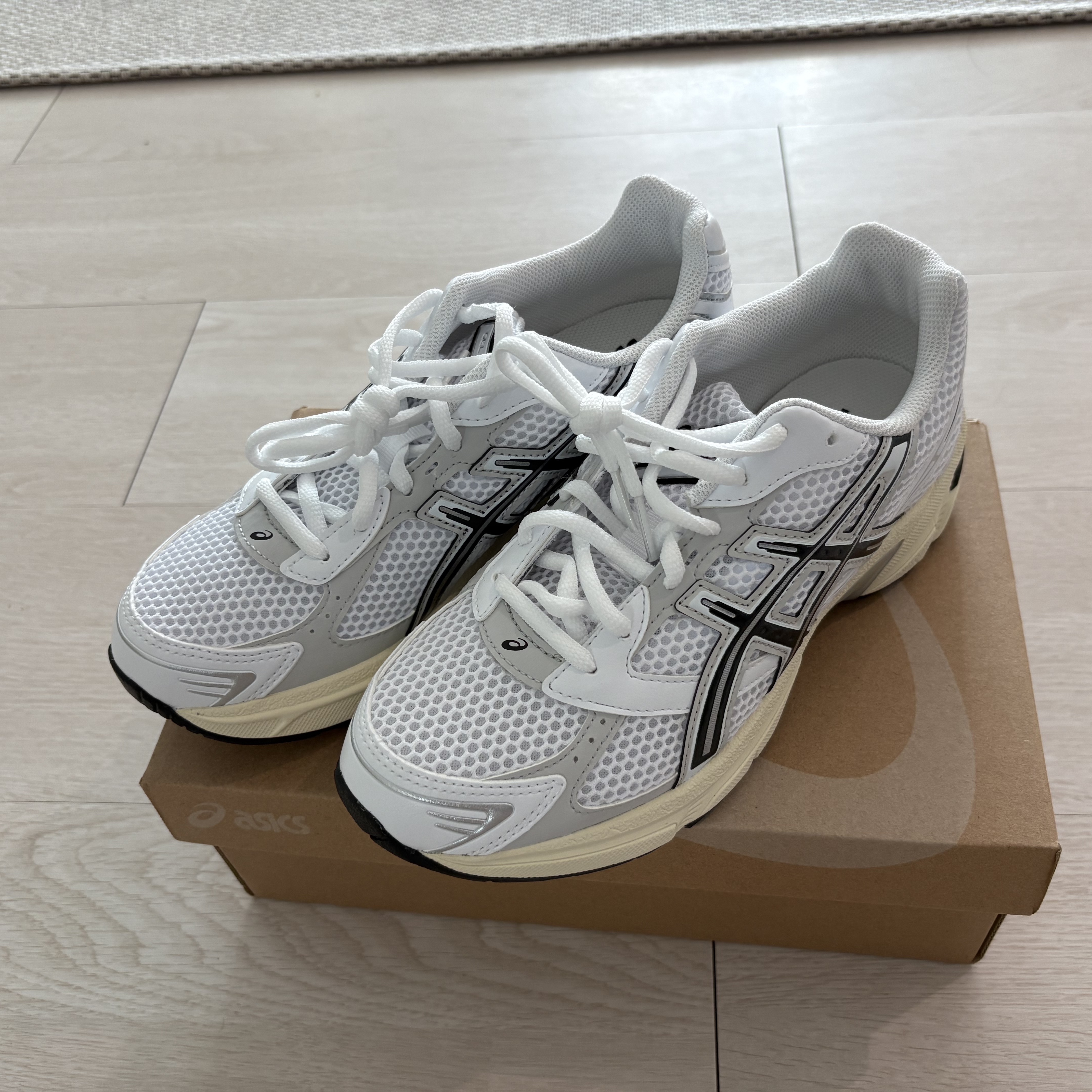 Asics Gel-1130 White Cloud Grey 착용 스타일