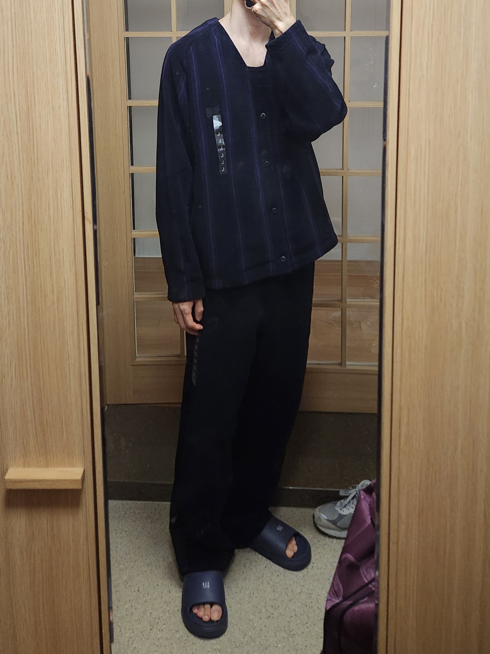 Uniqlo x Needles Fleece Oversized Cardigan Black - KR, Uniqlo x Needles Fleece Wide Pants Longer Length Black - KR 착용 스타일 - 2