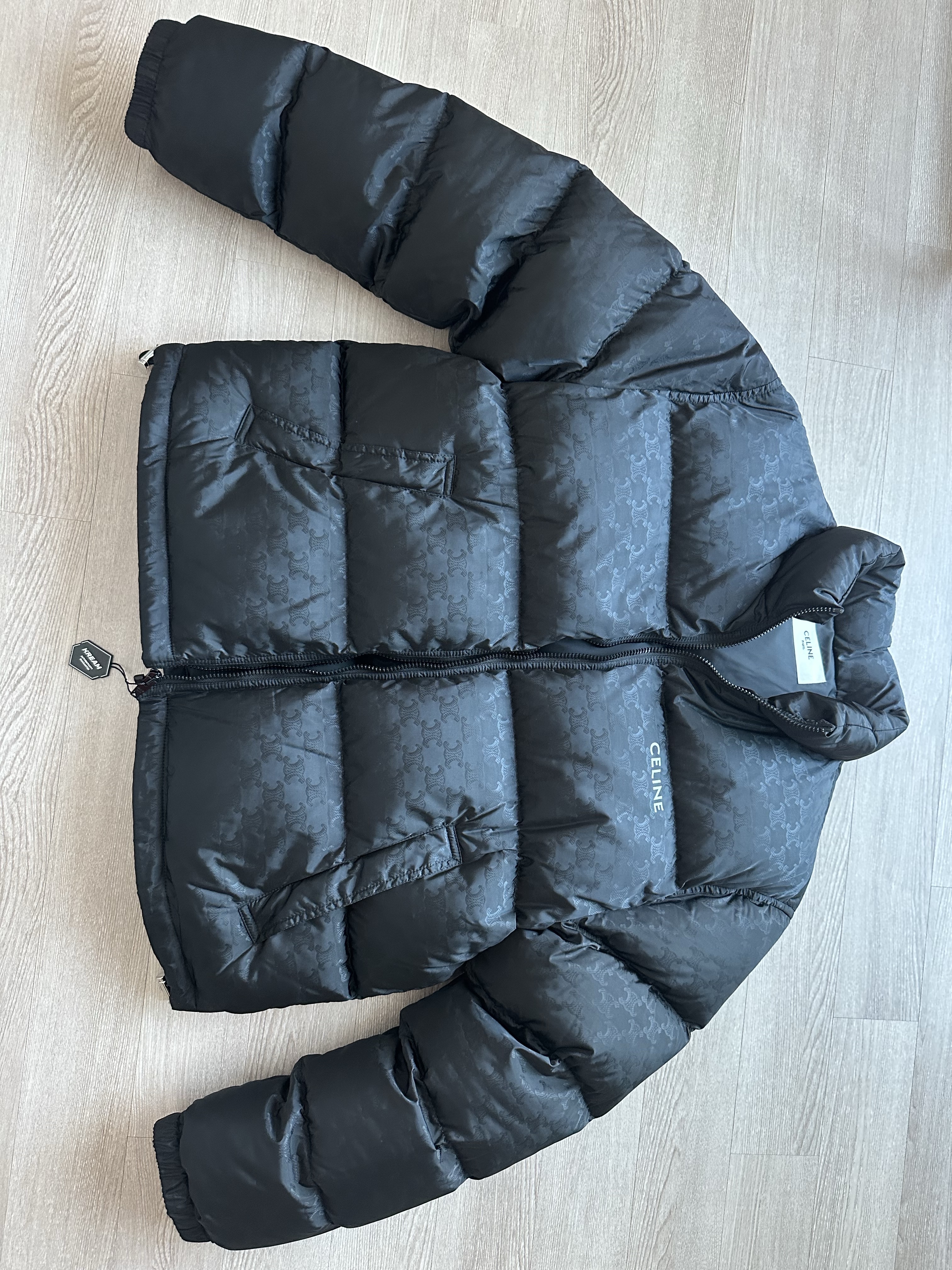 Celine Triomphe Nylon Jacquard Down Jacket Black 착용 스타일 - 2