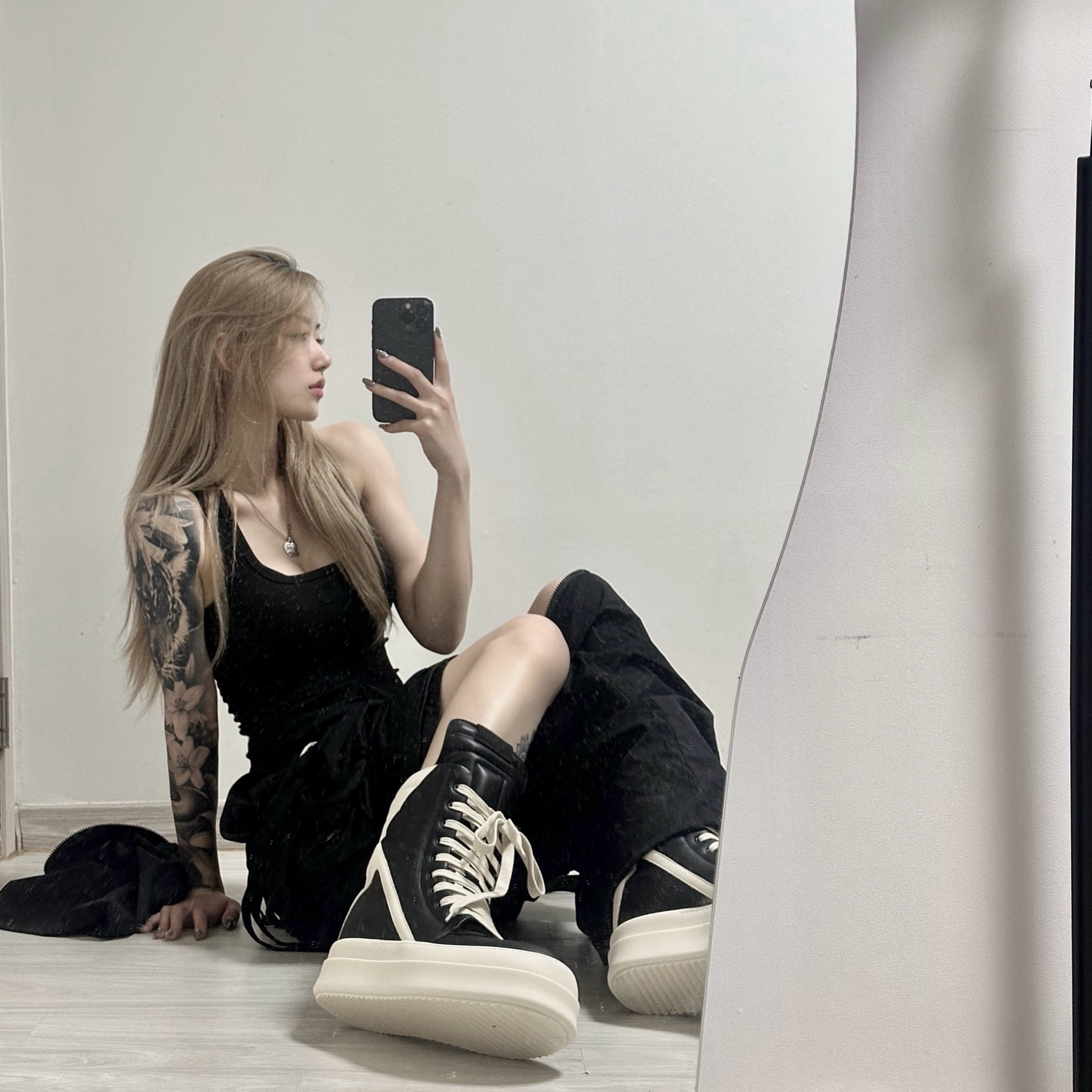 Rick Owens Porterville Runway Mega Geobasket Sneakers Black Pearl, Gucci Blind for Love Necklace Silver 착용 스타일