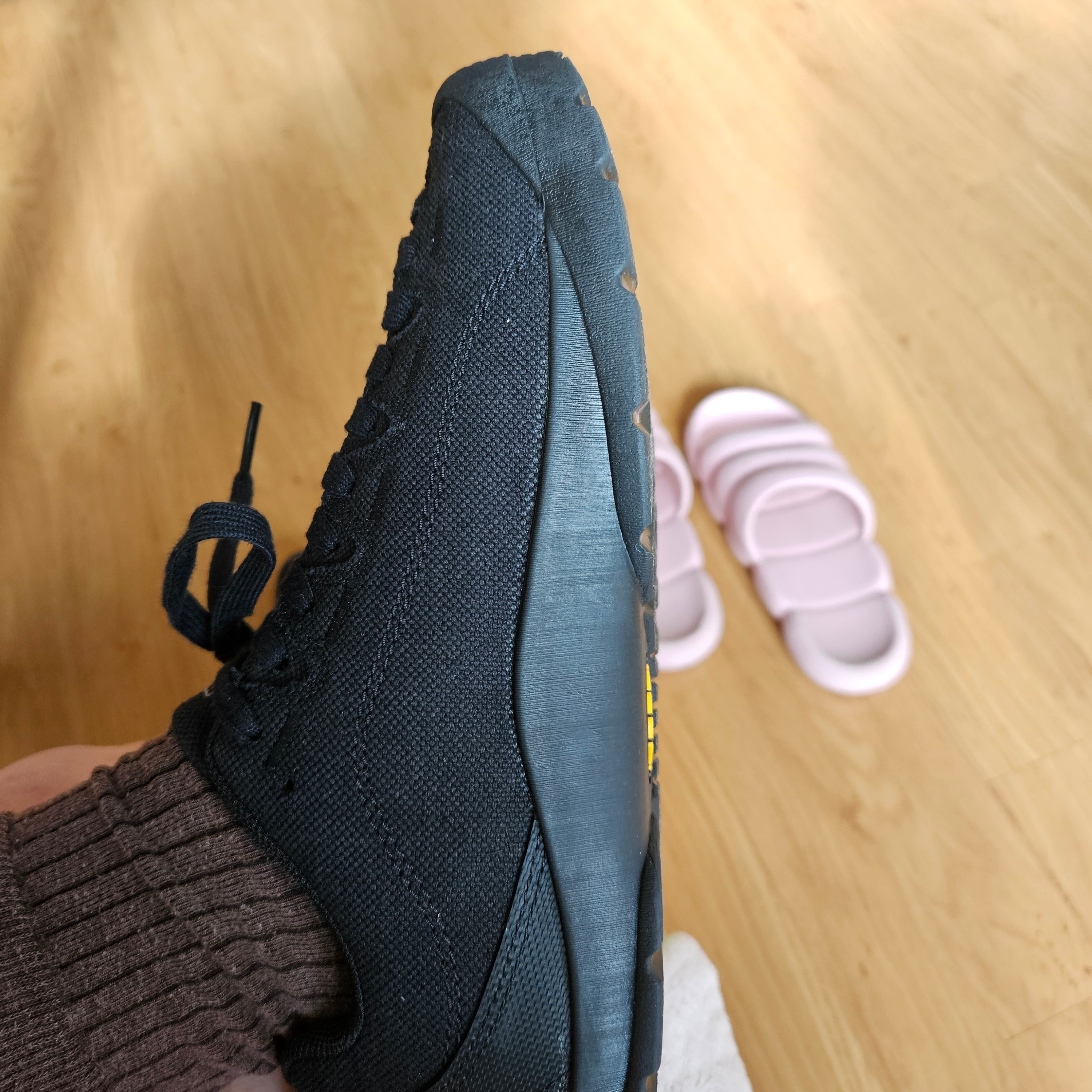 (W) Keen Jasper Canvas Sneakers Black 착용 스타일 - 3