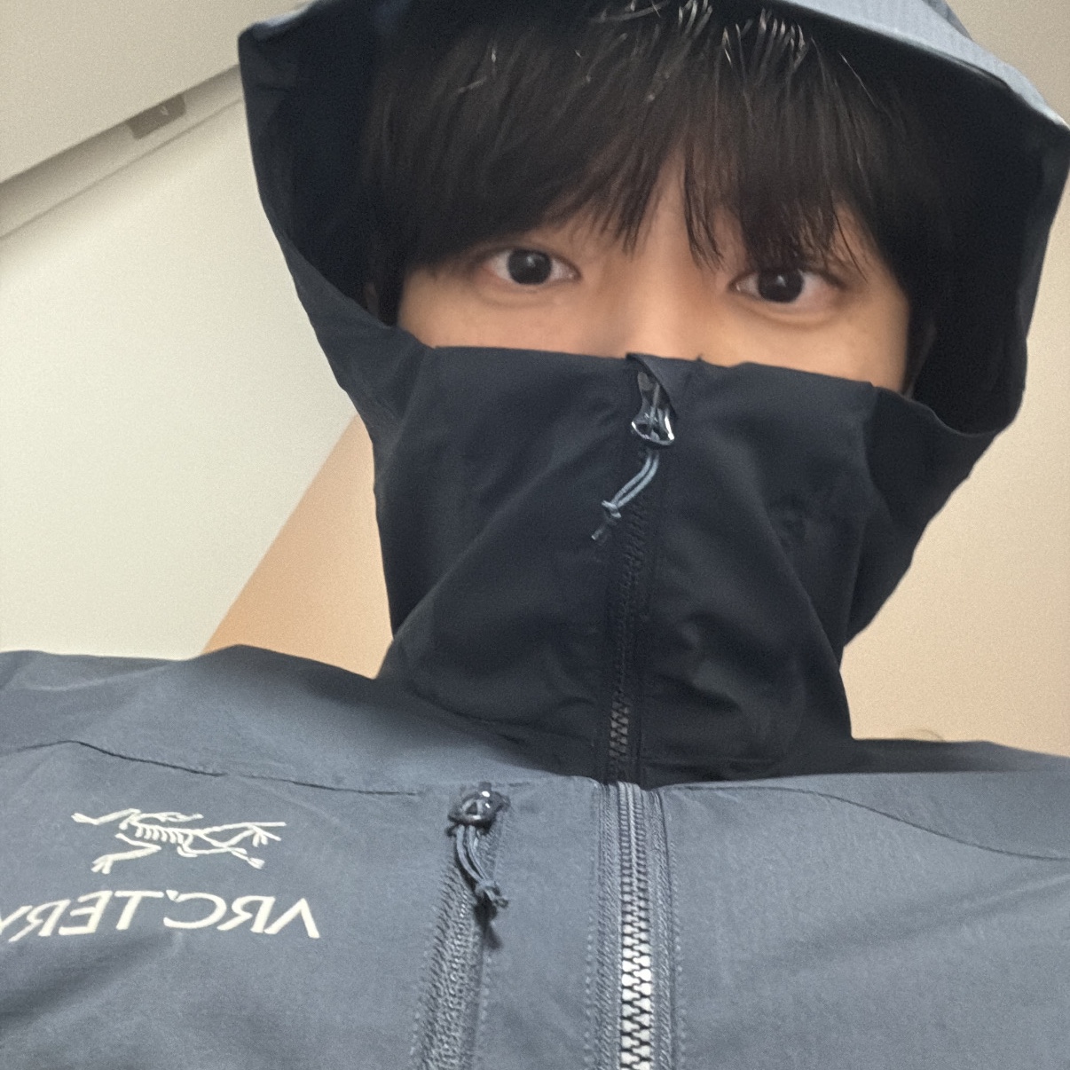 Arc'teryx Squamish Hoody Black Sapphire 착용 스타일 - 3