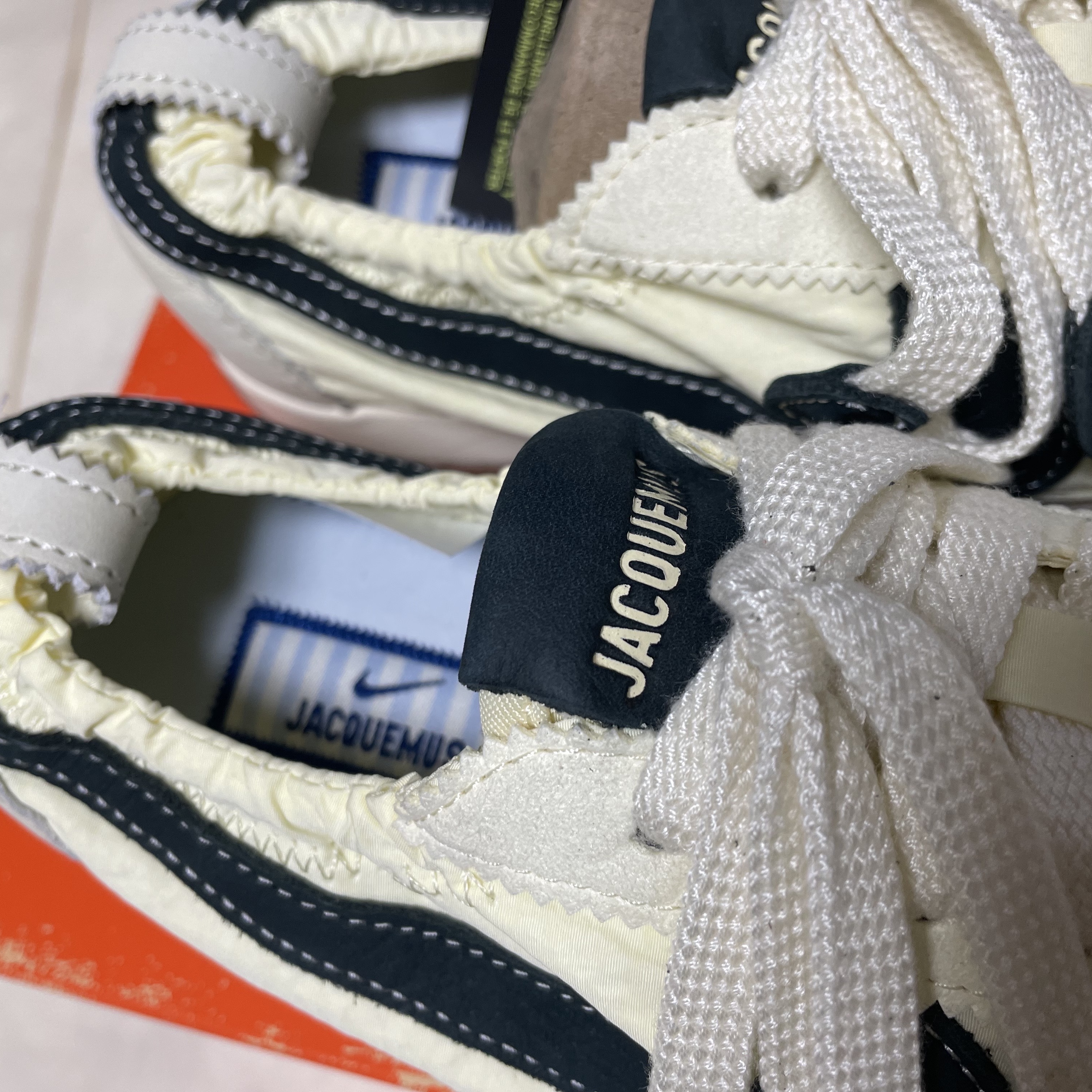 Nike x Jacquemus Moon Shoe SP Alabaster Off Noir 착용 스타일 - 6