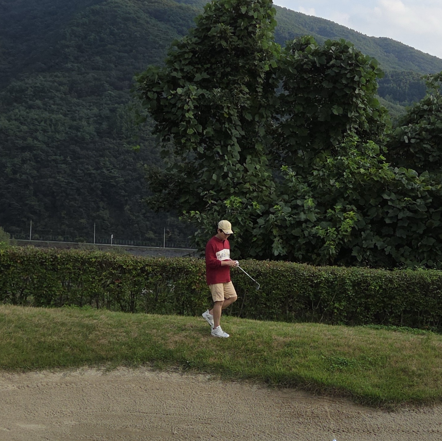 Malbon Golf Murray Long Sleeve Polo Shirt Burgundy, Jordan 6 Retro Golf NRG Photon Dust Metallic Silver 착용 스타일