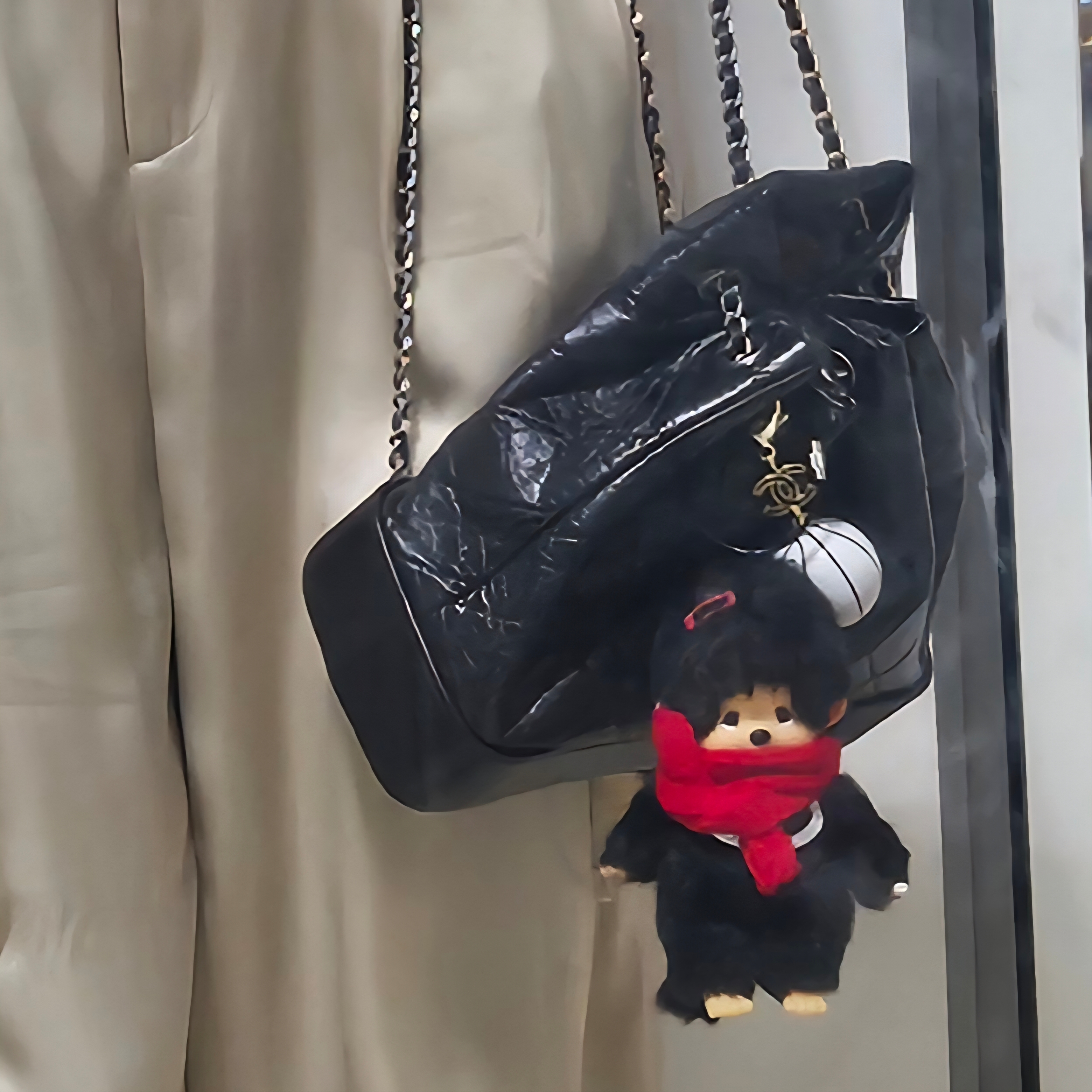 Monchhichi Colors Key Chain Black, Chanel Small Gabrielle Backpack Aged Calfskin & Gold Silver Black 착용 스타일