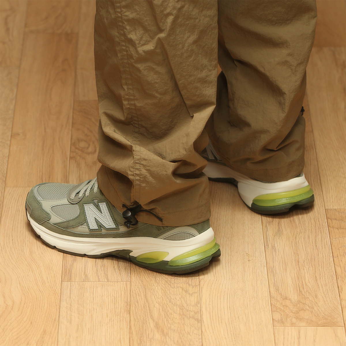 New Balance x WTAPS Abzorb 2010 Wrought Iron Agave Green - D Standard 착용 스타일 - 3