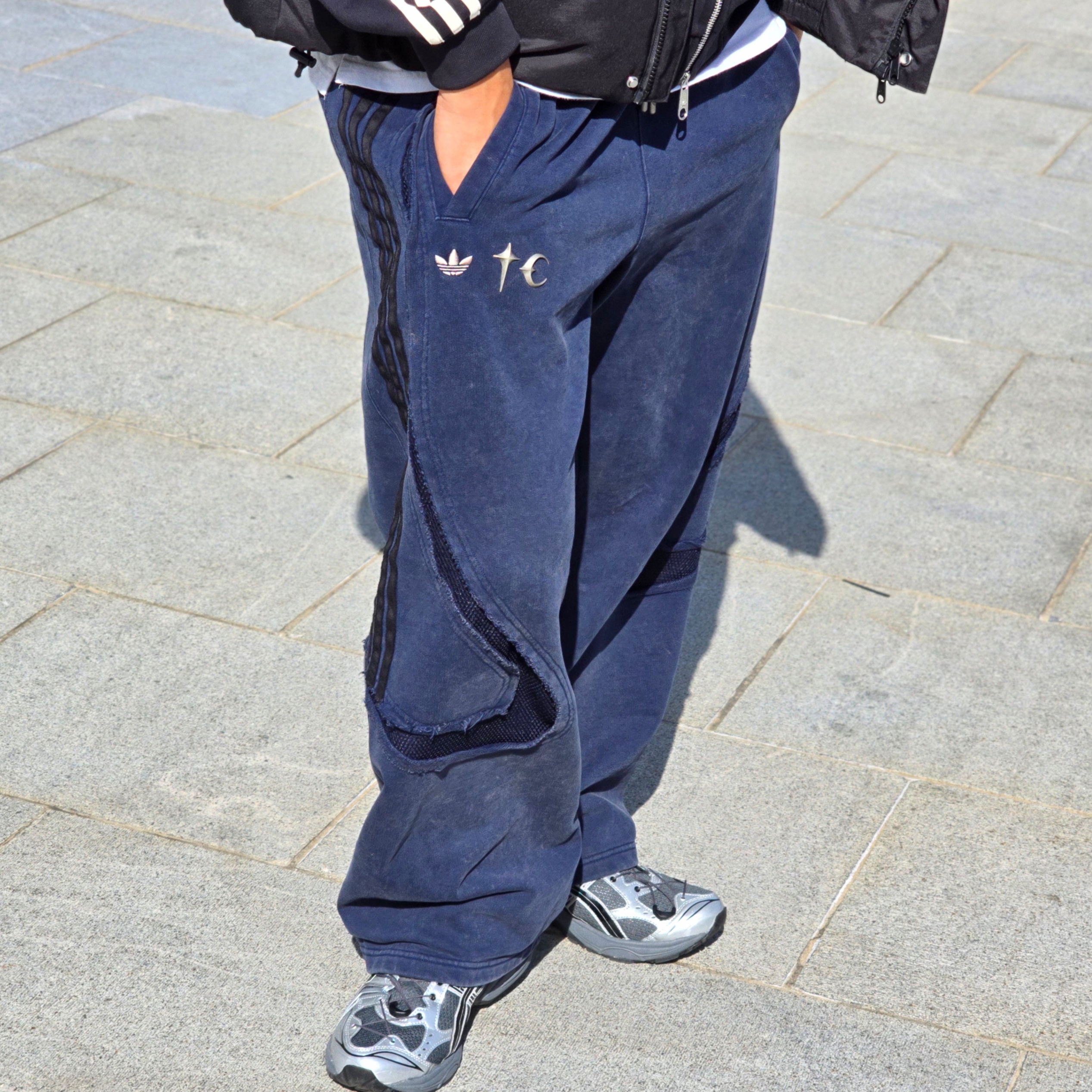 Adidas x Thug Club Teamgeist Sweatpants Night Indigo - KR Sizing, Adidas x Thug Club Teamgeist Sweatpants Night Indigo - US Sizing 착용 스타일 - 1