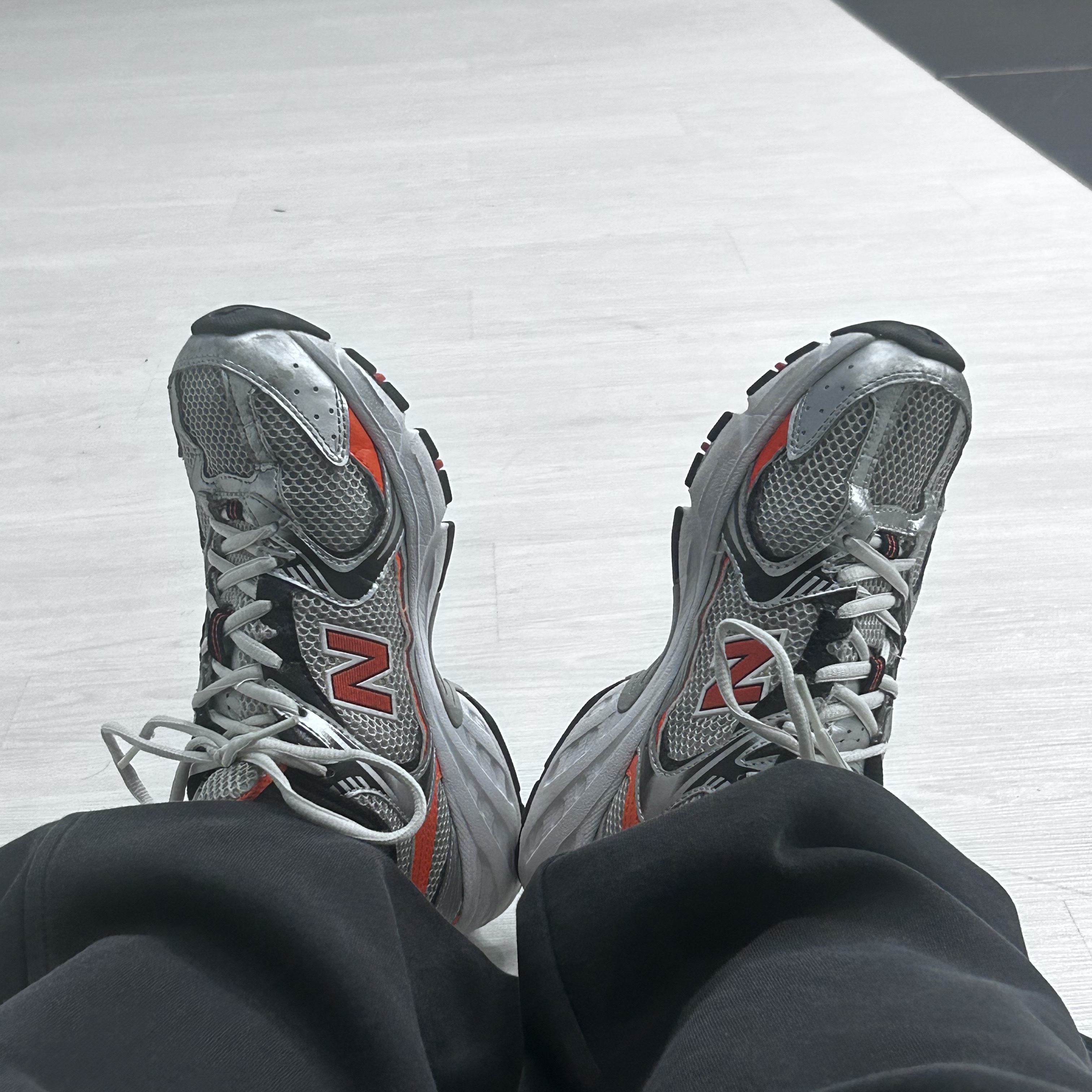 New Balance 530 Metal Orange 착용 스타일