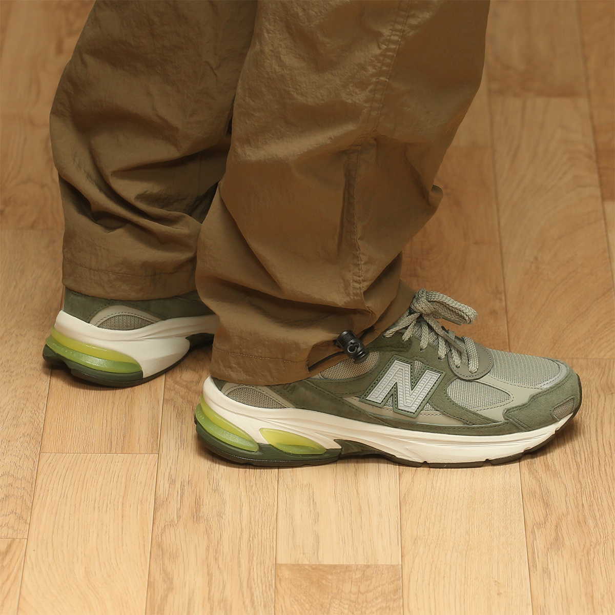 New Balance x WTAPS Abzorb 2010 Wrought Iron Agave Green - D Standard 착용 스타일 - 4