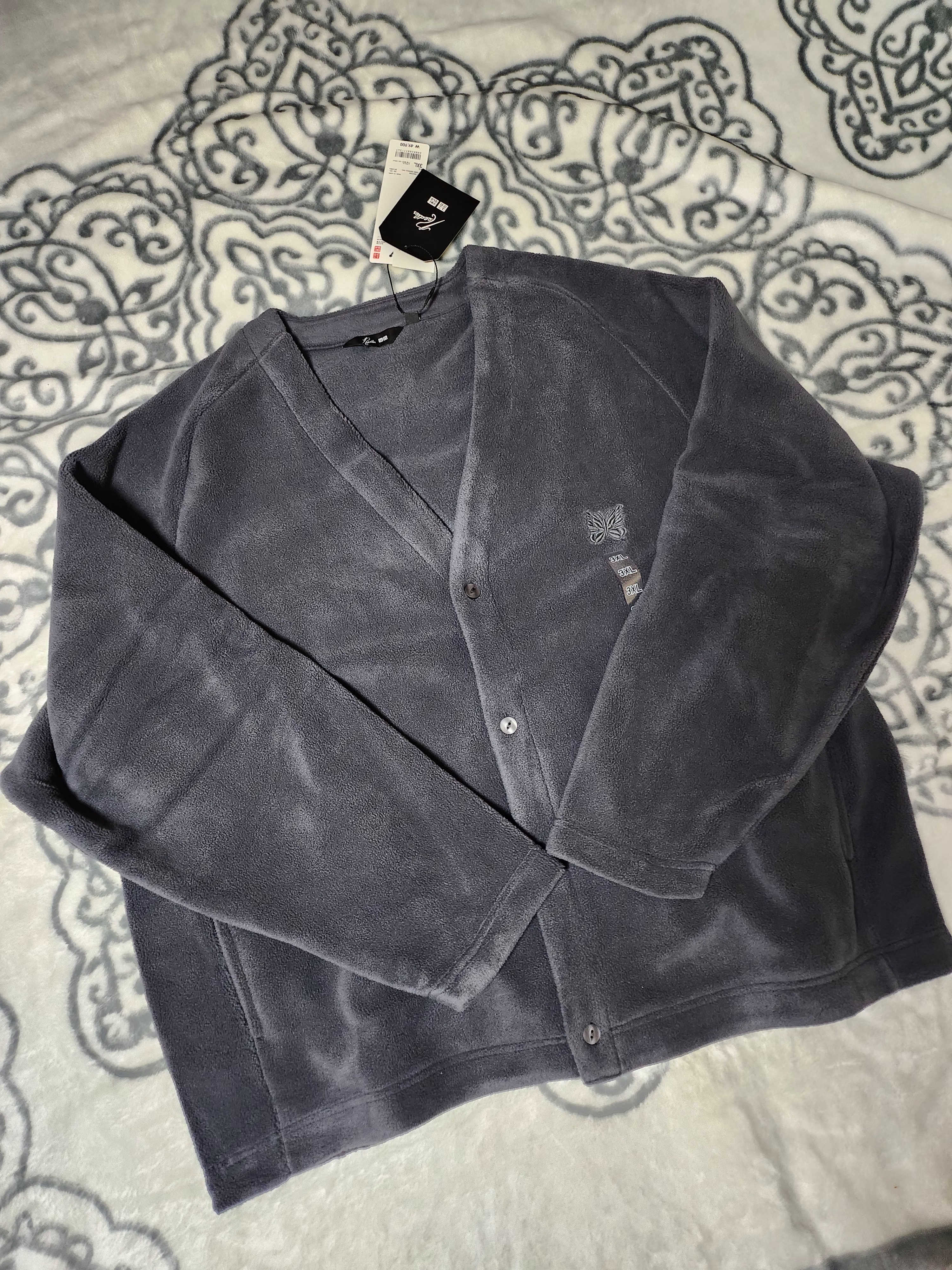 Uniqlo x Needles Fleece Oversized Cardigan Dark Gray - KR 착용 스타일