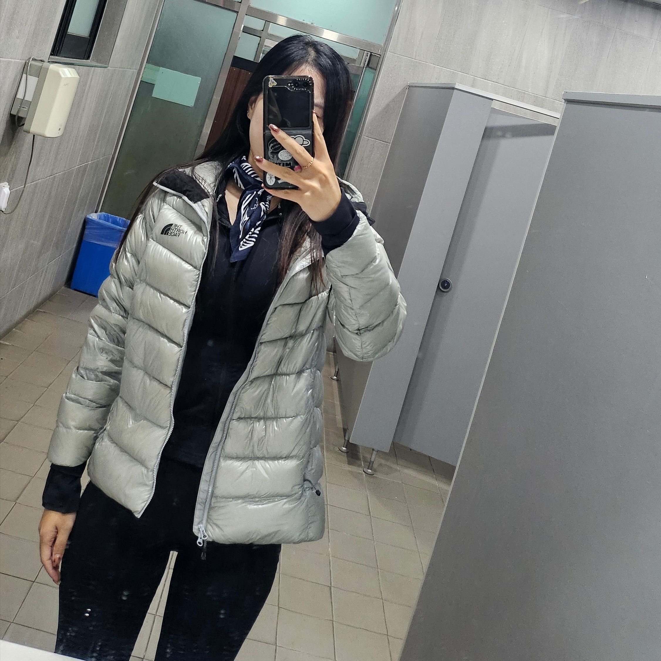 The North Face Summit Mattehorn RDS Down Jacket Light Gray 착용 스타일