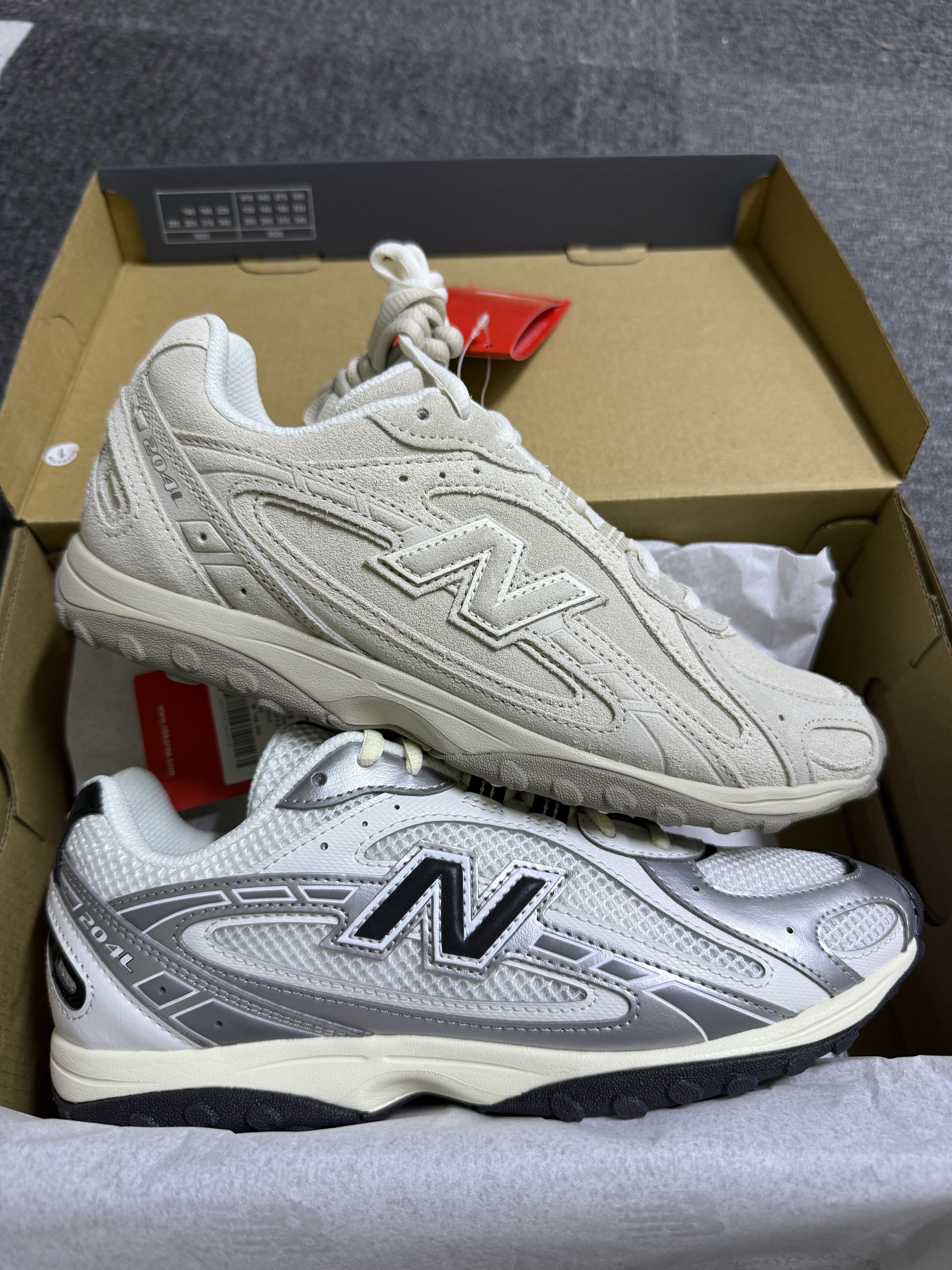 New Balance 204L Timberwolf Linen, New Balance 204L Silver Metallic Black 착용 스타일