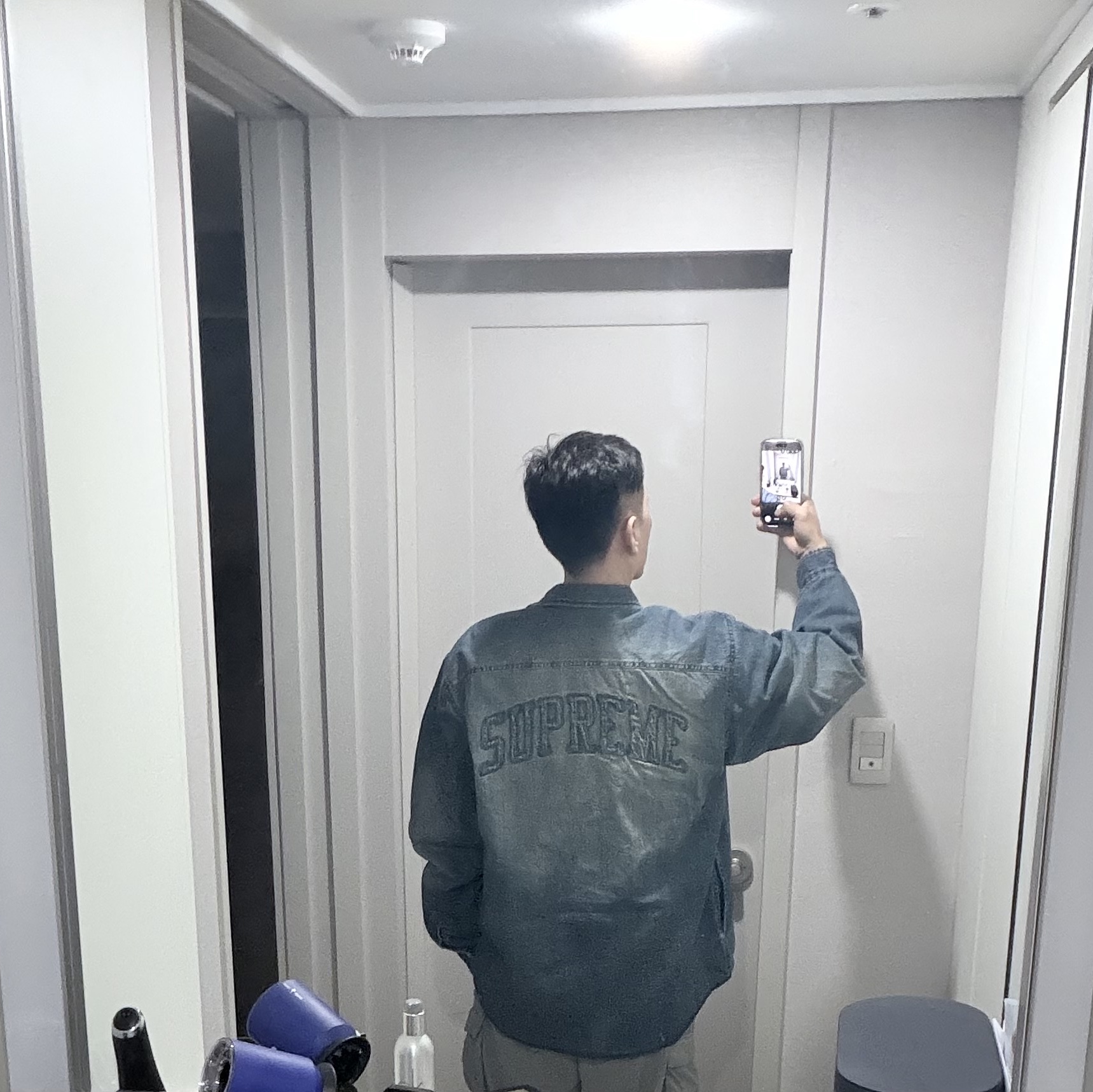 Supreme Shearling Lined Denim Work Shirt Washed Indigo - 25FW 착용 스타일 - 1