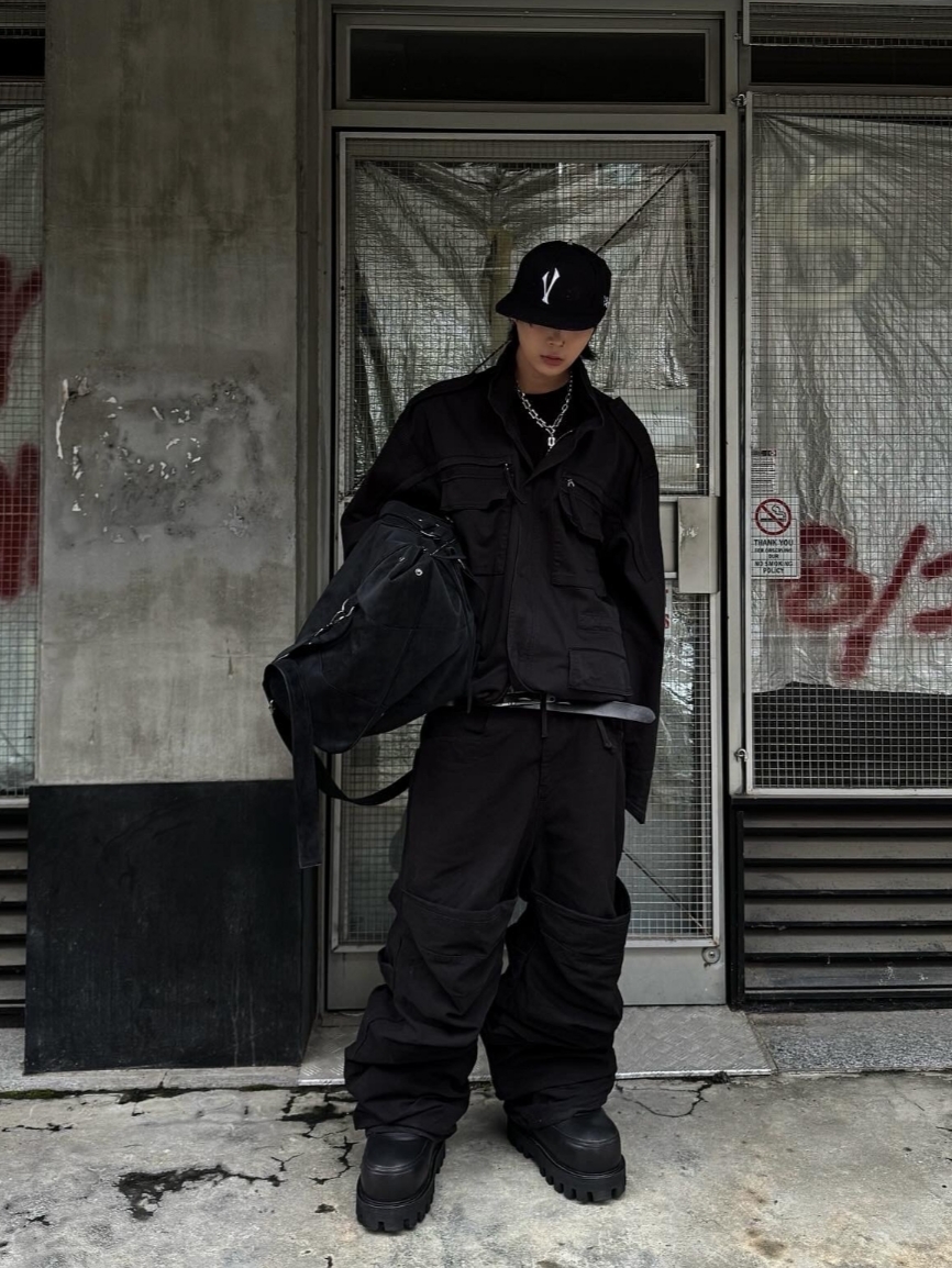 ROARINGRAD Washed Flip Knee Pants Black 착용 스타일