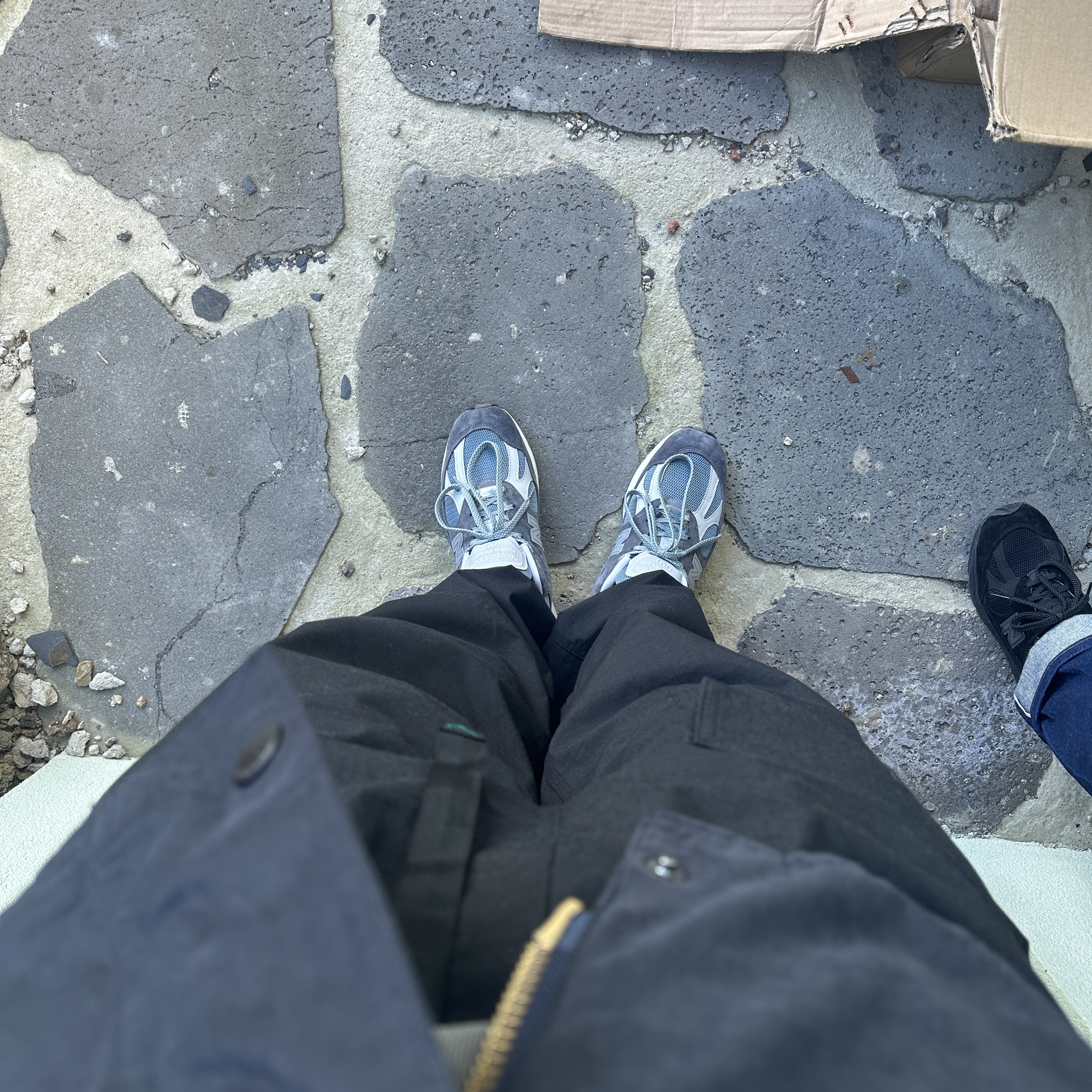 New Balance x Kith 991v2 Made in UK Steel Blue Grey, Porter x JJJJound Passport Bag L Off White 착용 스타일 - 2