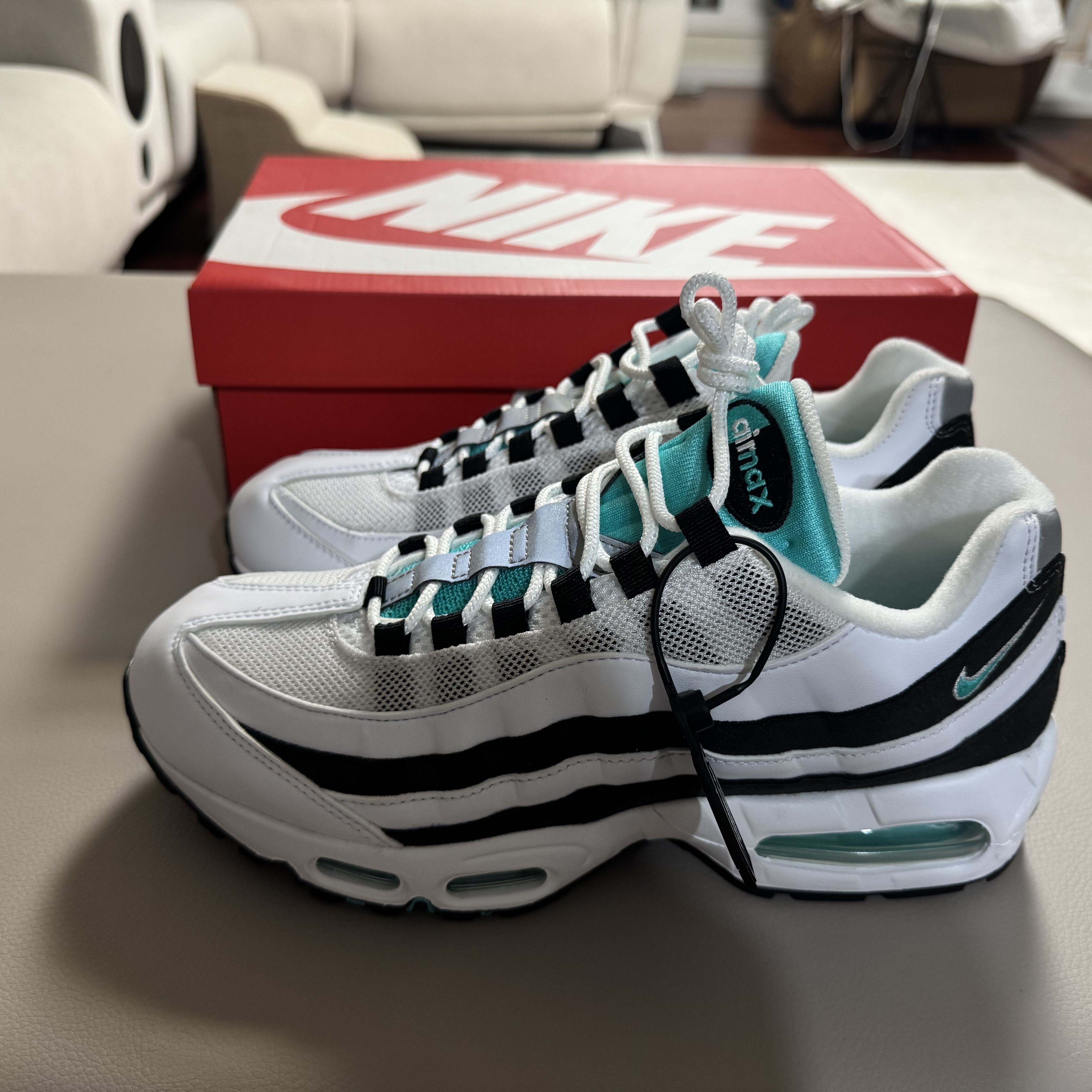 Nike Air Max 95 OG White and Black 착용 스타일
